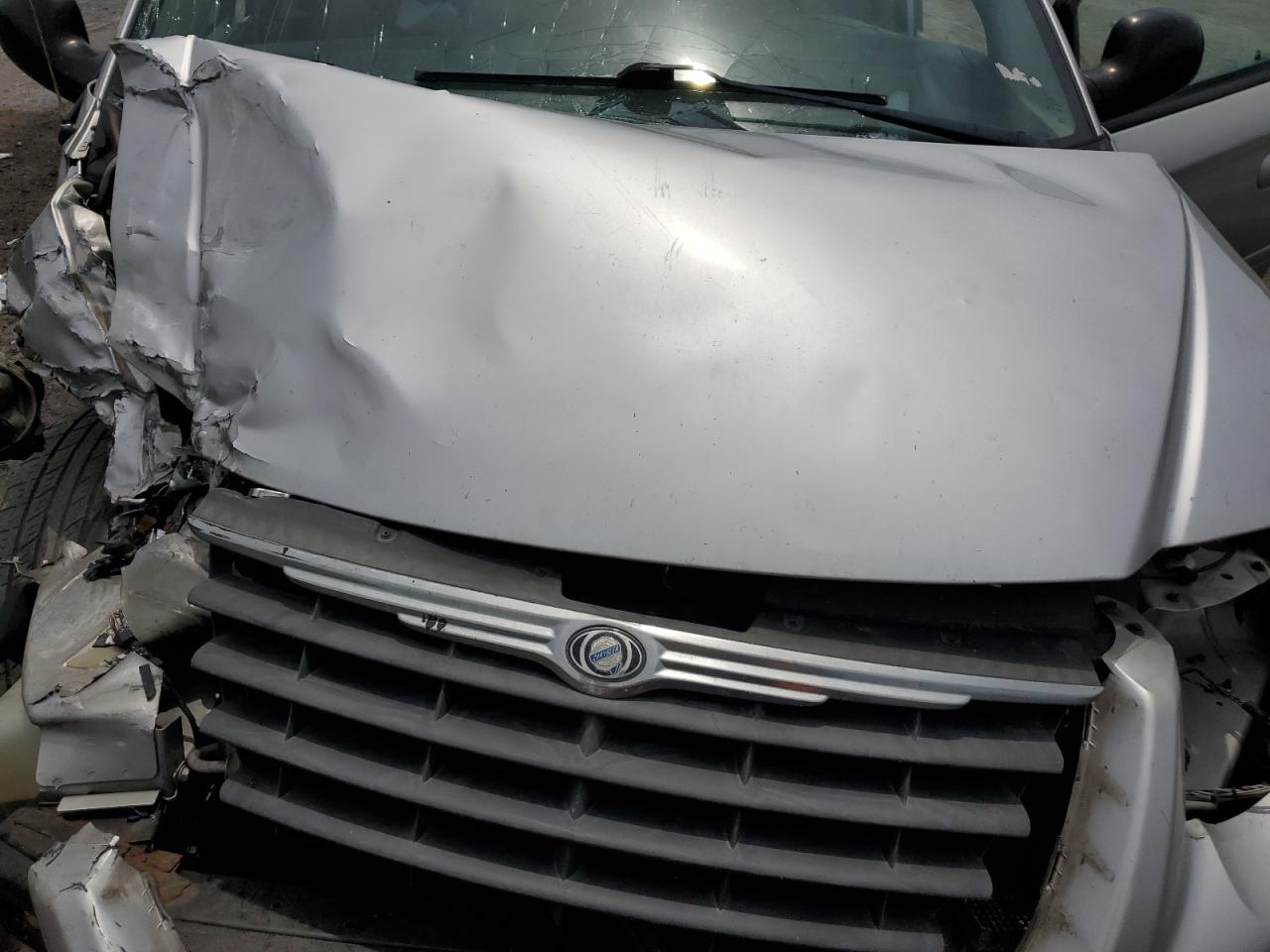 2007 Chrysler Town & Country Silver vin: 2A4GP44R27R298328