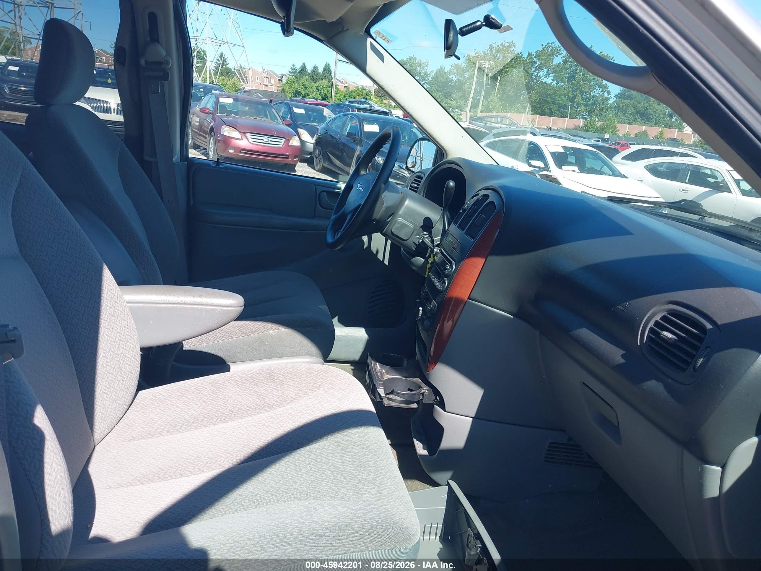 2006 Chrysler Town & Country Lx Серебряный vin: 2A4GP44R46R889694