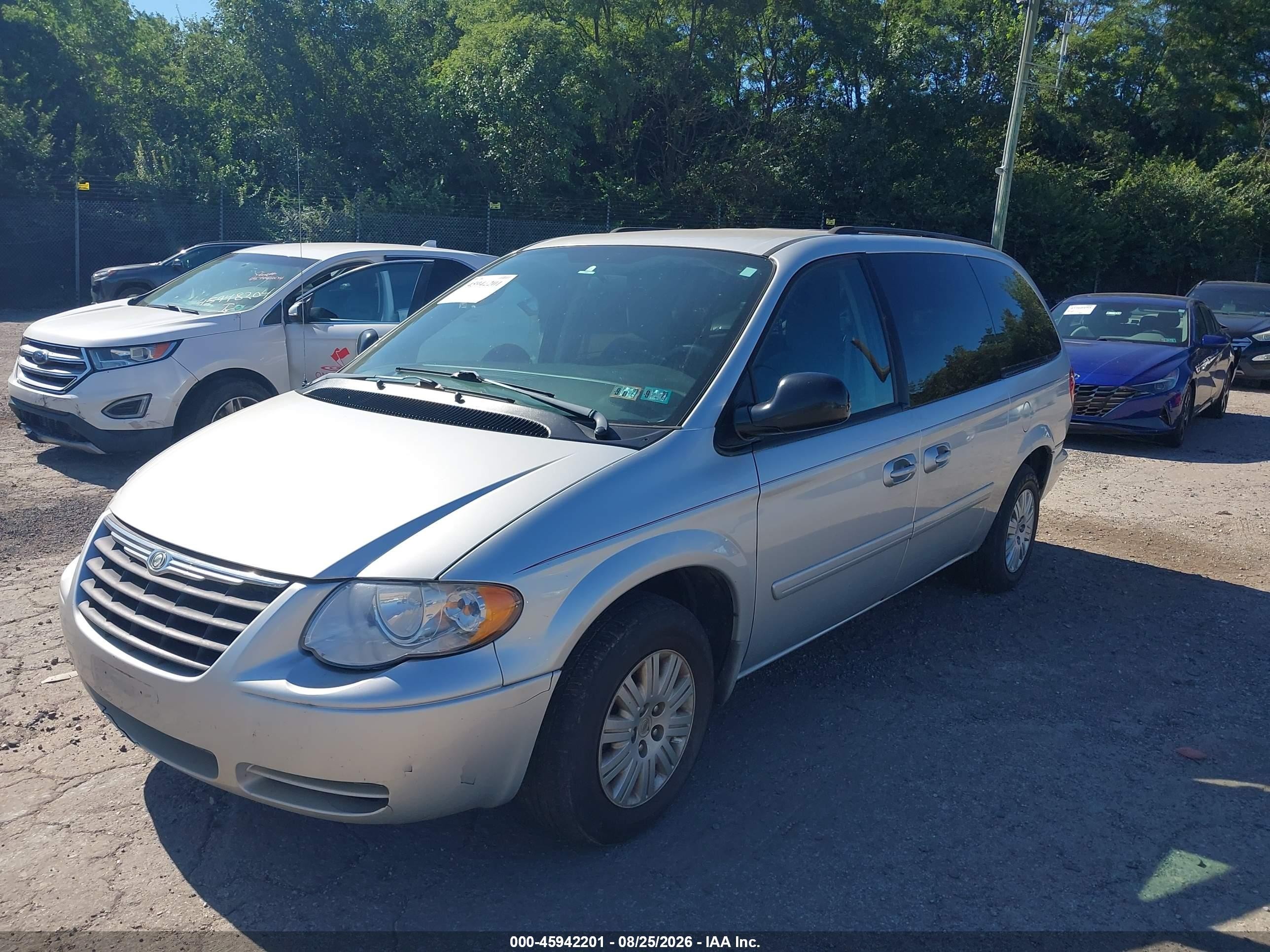 2006 Chrysler Town & Country Lx Серебряный vin: 2A4GP44R46R889694
