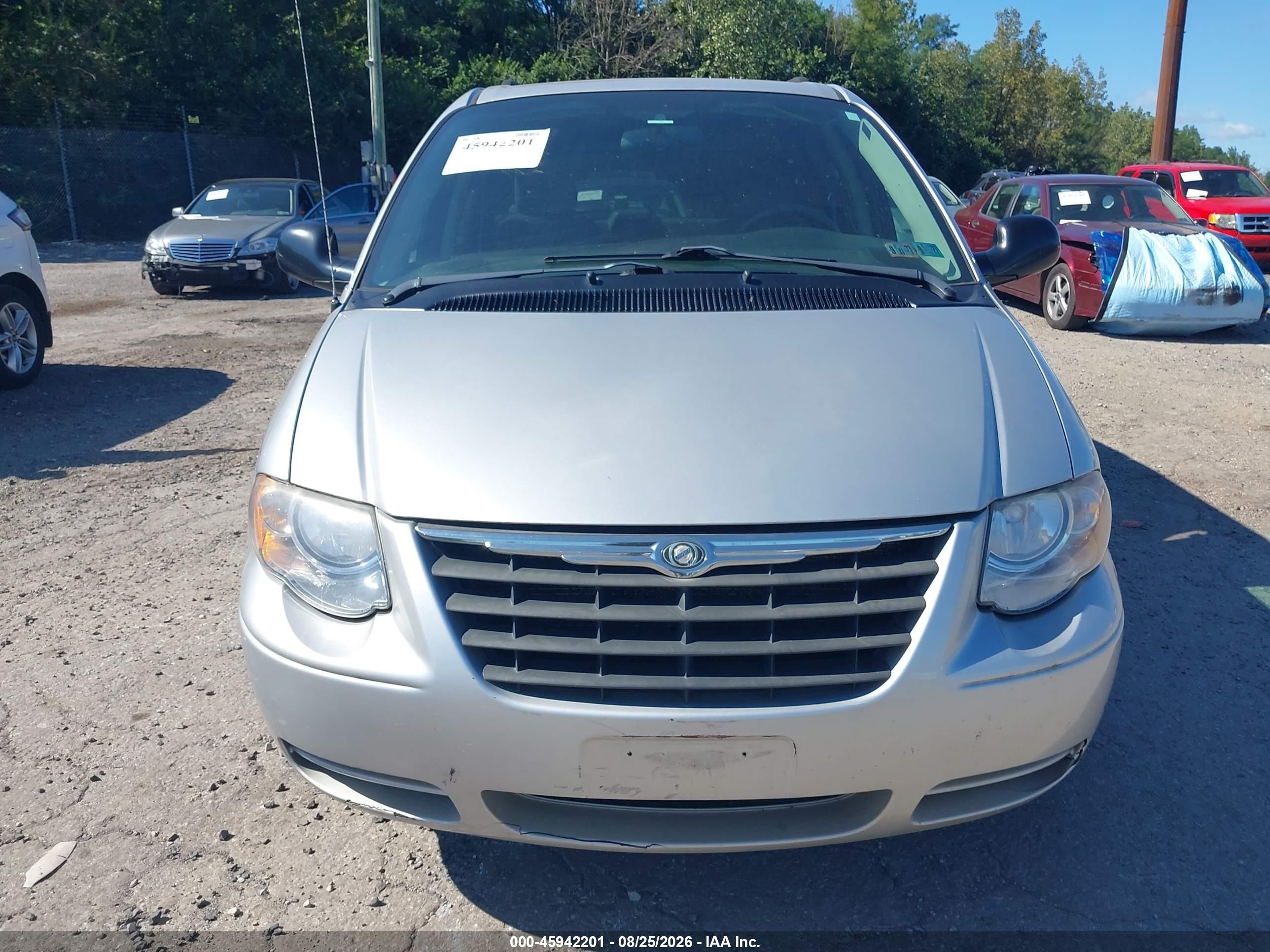 2006 Chrysler Town & Country Lx Серебряный vin: 2A4GP44R46R889694