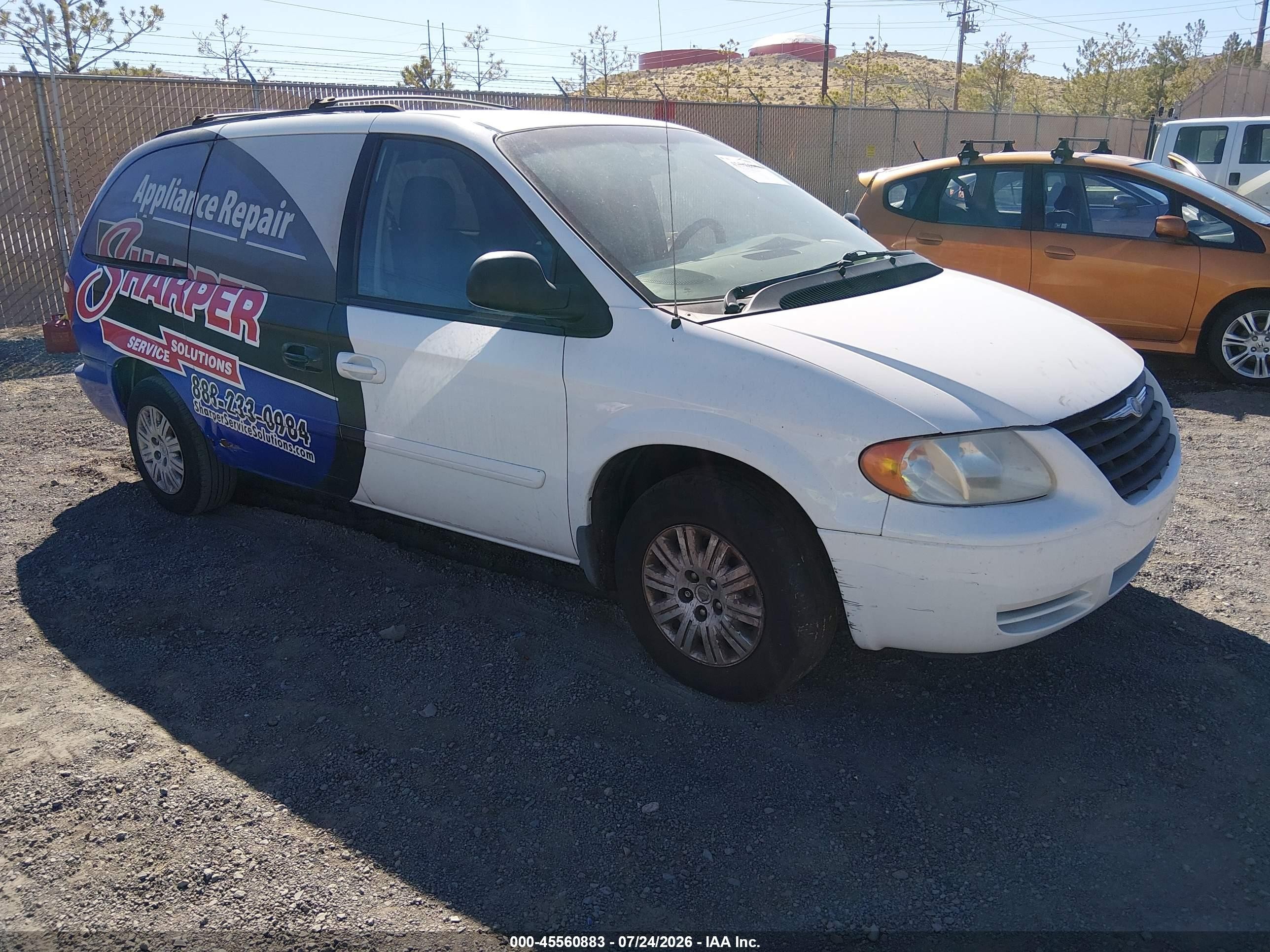 2007 Chrysler Town & Country Lx White vin: 2A4GP44R47R213389