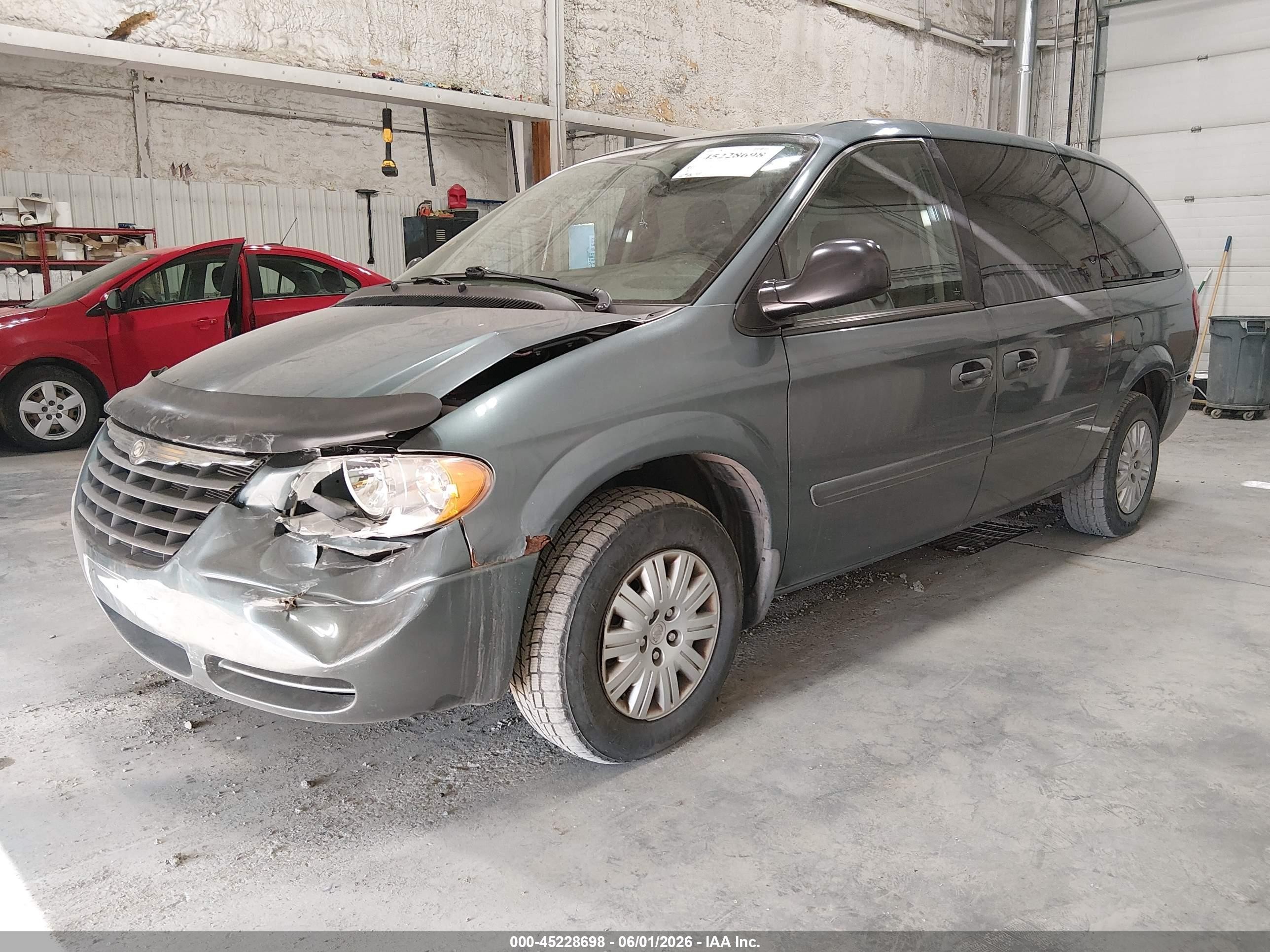 2007 Chrysler Town & Country Lx Gold vin: 2A4GP44R77R170182