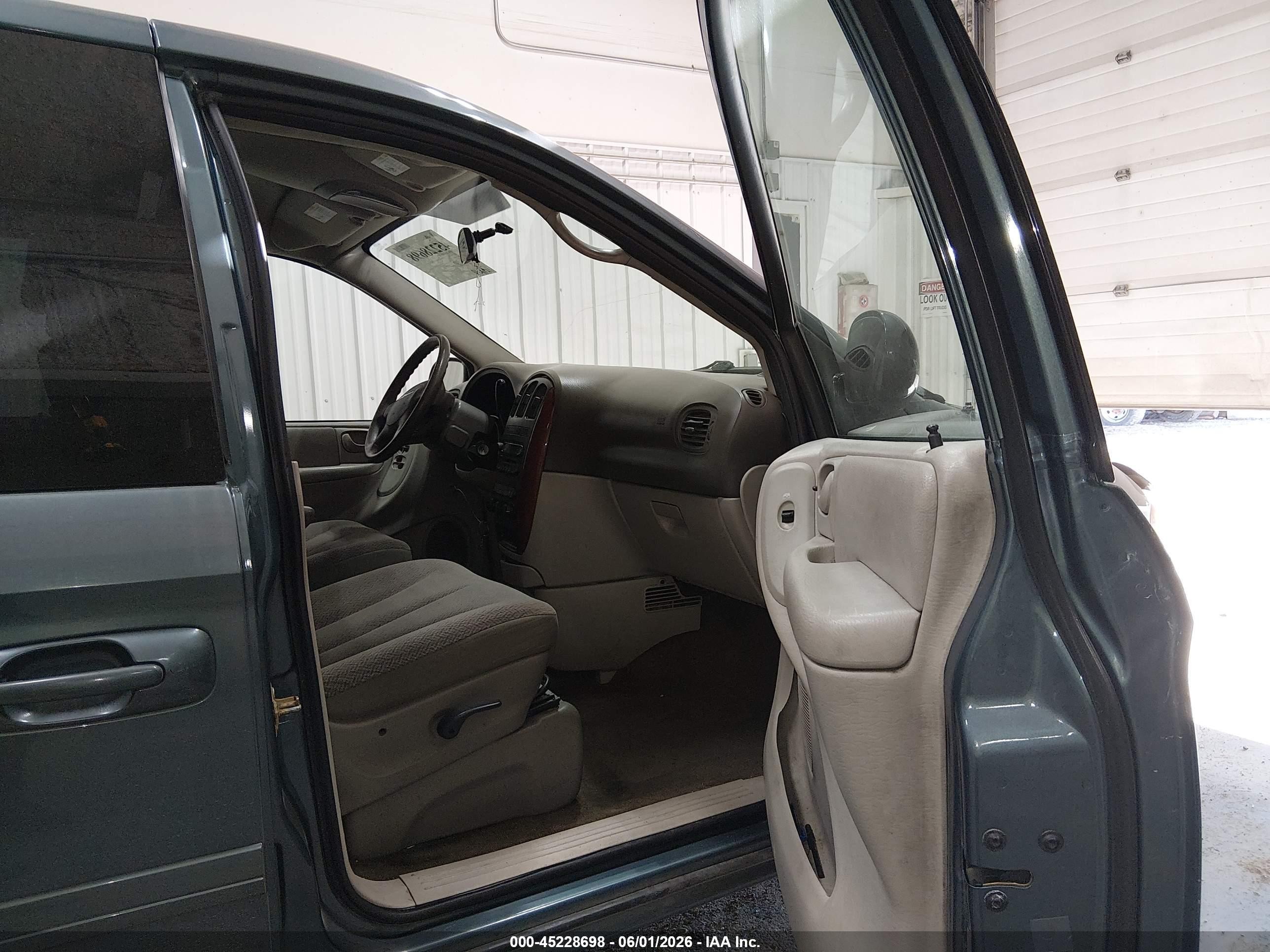 2007 Chrysler Town & Country Lx Gold vin: 2A4GP44R77R170182