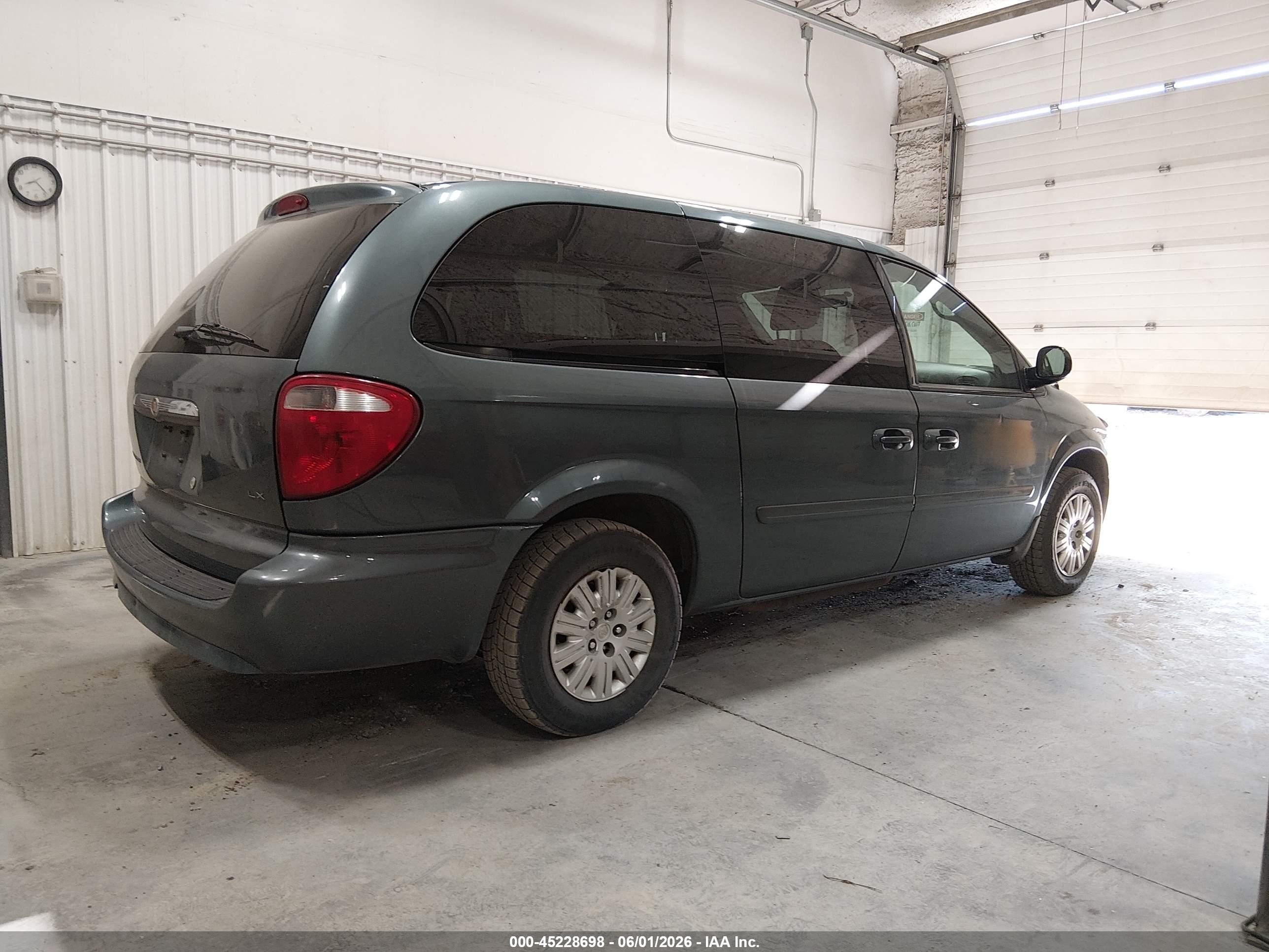 2007 Chrysler Town & Country Lx Gold vin: 2A4GP44R77R170182