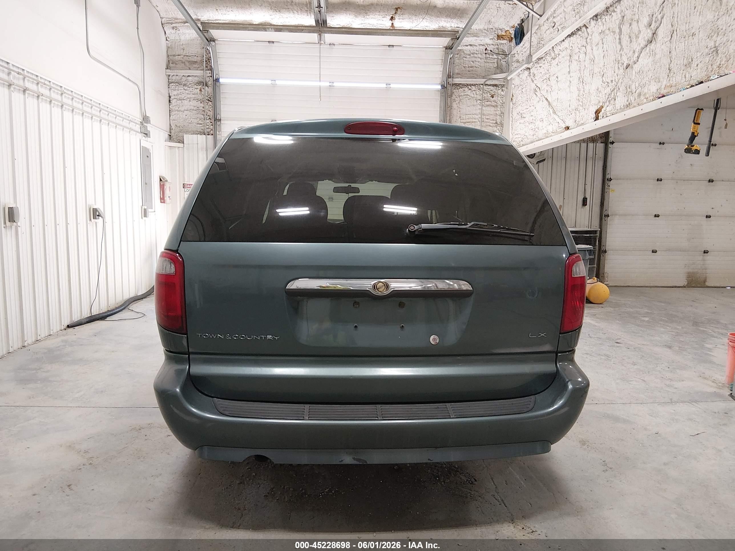 2007 Chrysler Town & Country Lx Gold vin: 2A4GP44R77R170182
