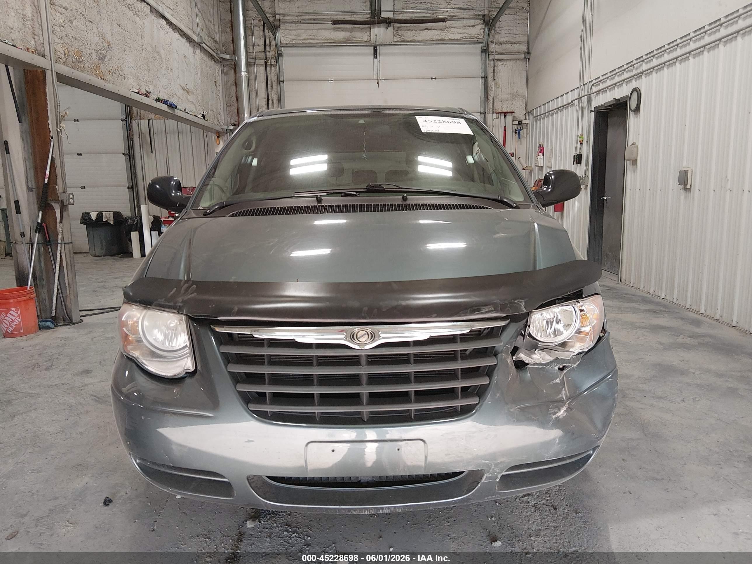 2007 Chrysler Town & Country Lx Gold vin: 2A4GP44R77R170182