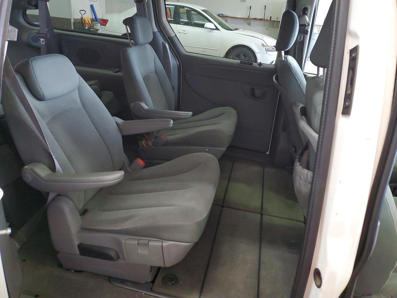 2007 Chrysler Town & Country Lx White vin: 2A4GP44R77R331369