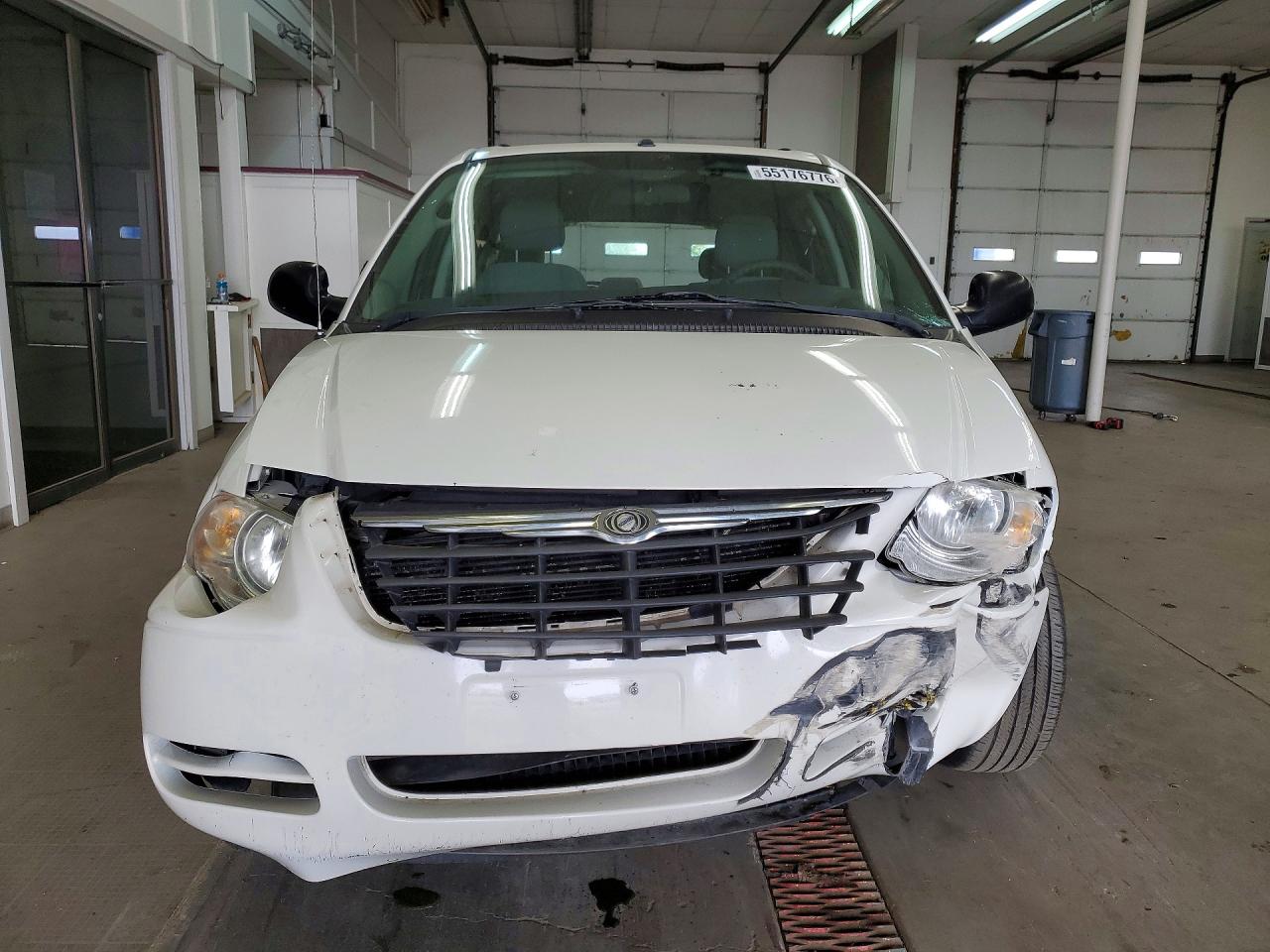 2007 Chrysler Town & Country Lx White vin: 2A4GP44R77R331369