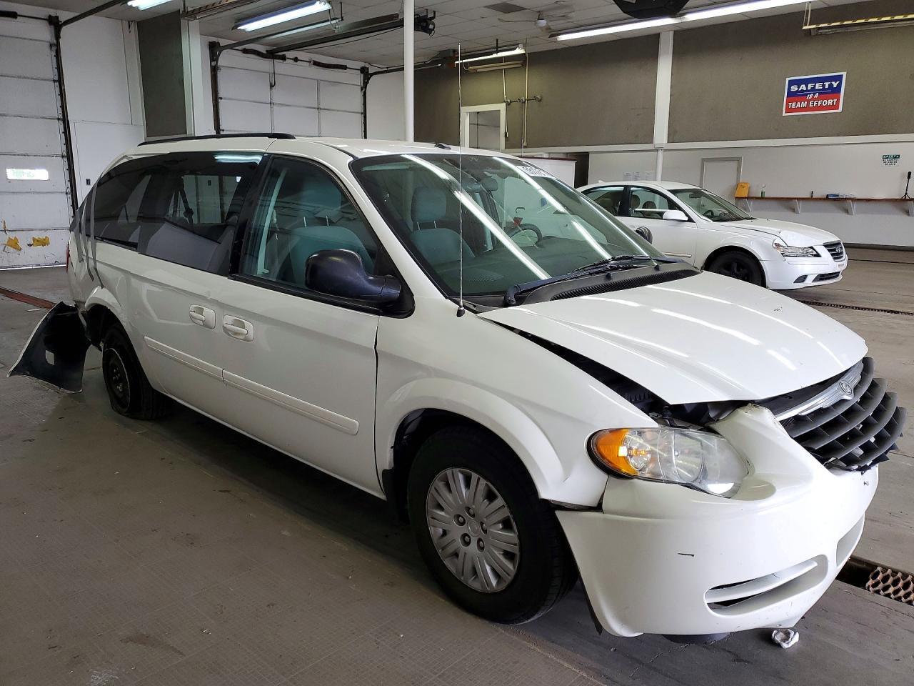2007 Chrysler Town & Country Lx White vin: 2A4GP44R77R331369