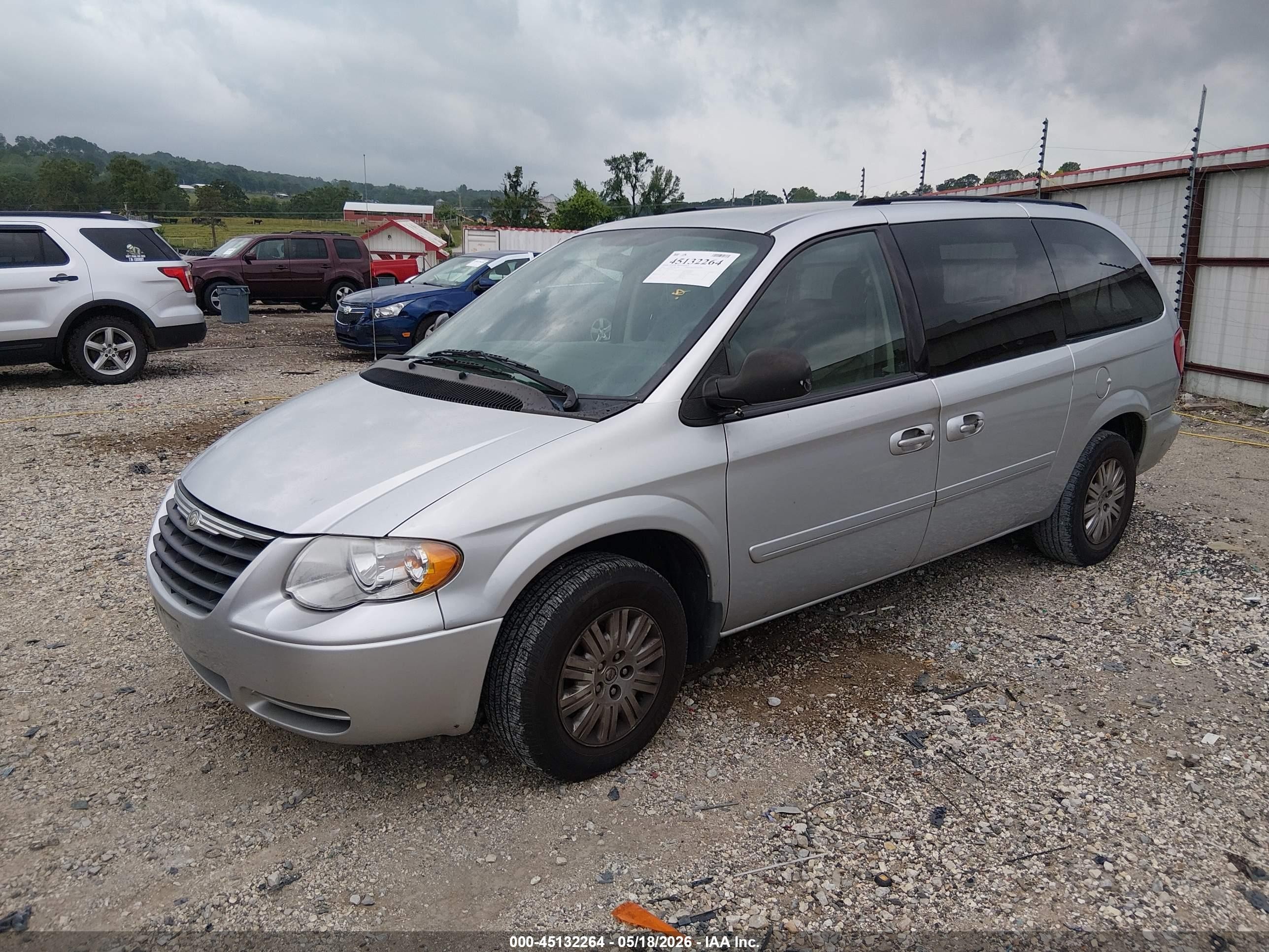 2007 Chrysler Town & Country Lx Silver vin: 2A4GP44R87R252597