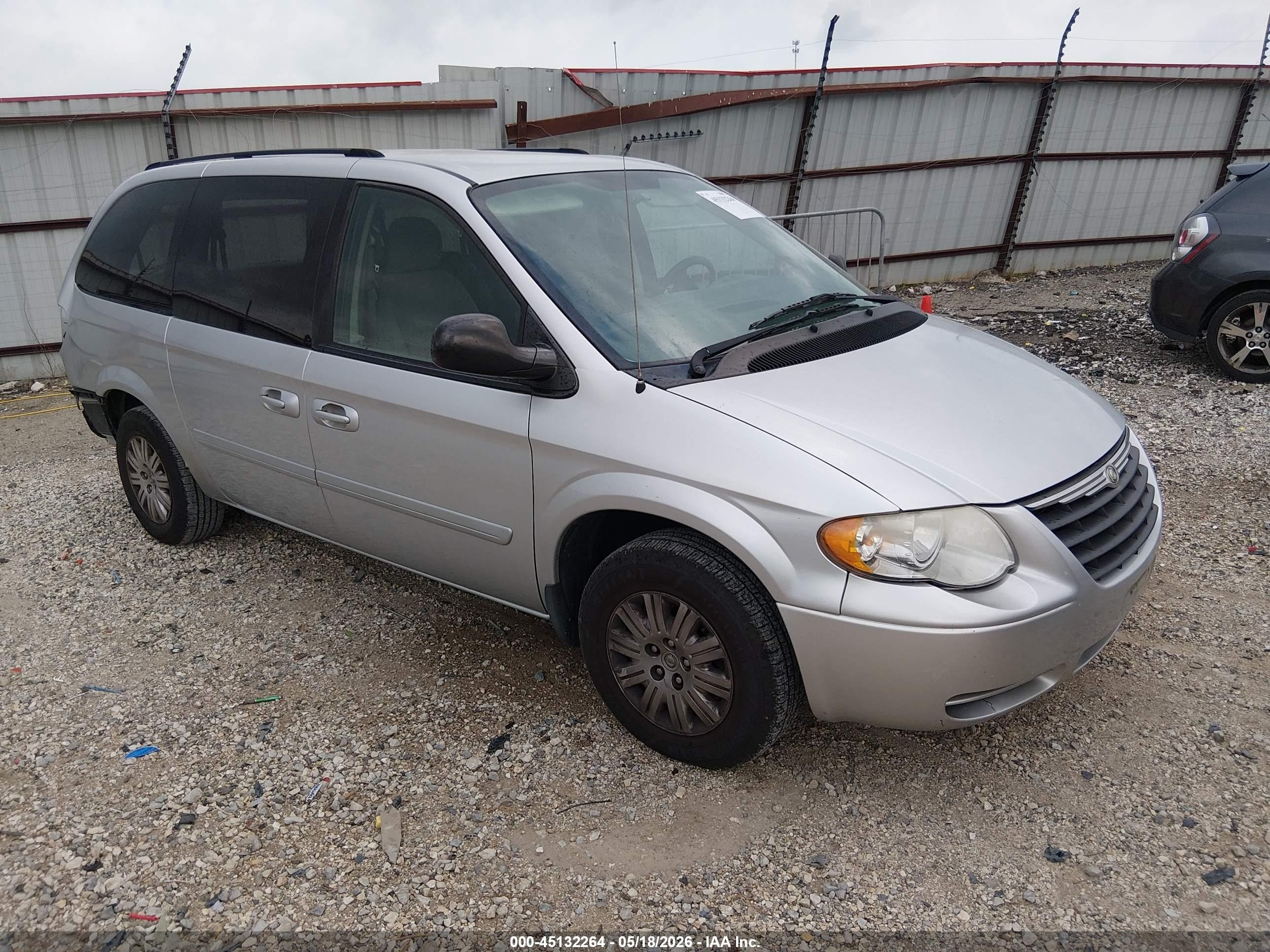 2007 Chrysler Town & Country Lx Silver vin: 2A4GP44R87R252597