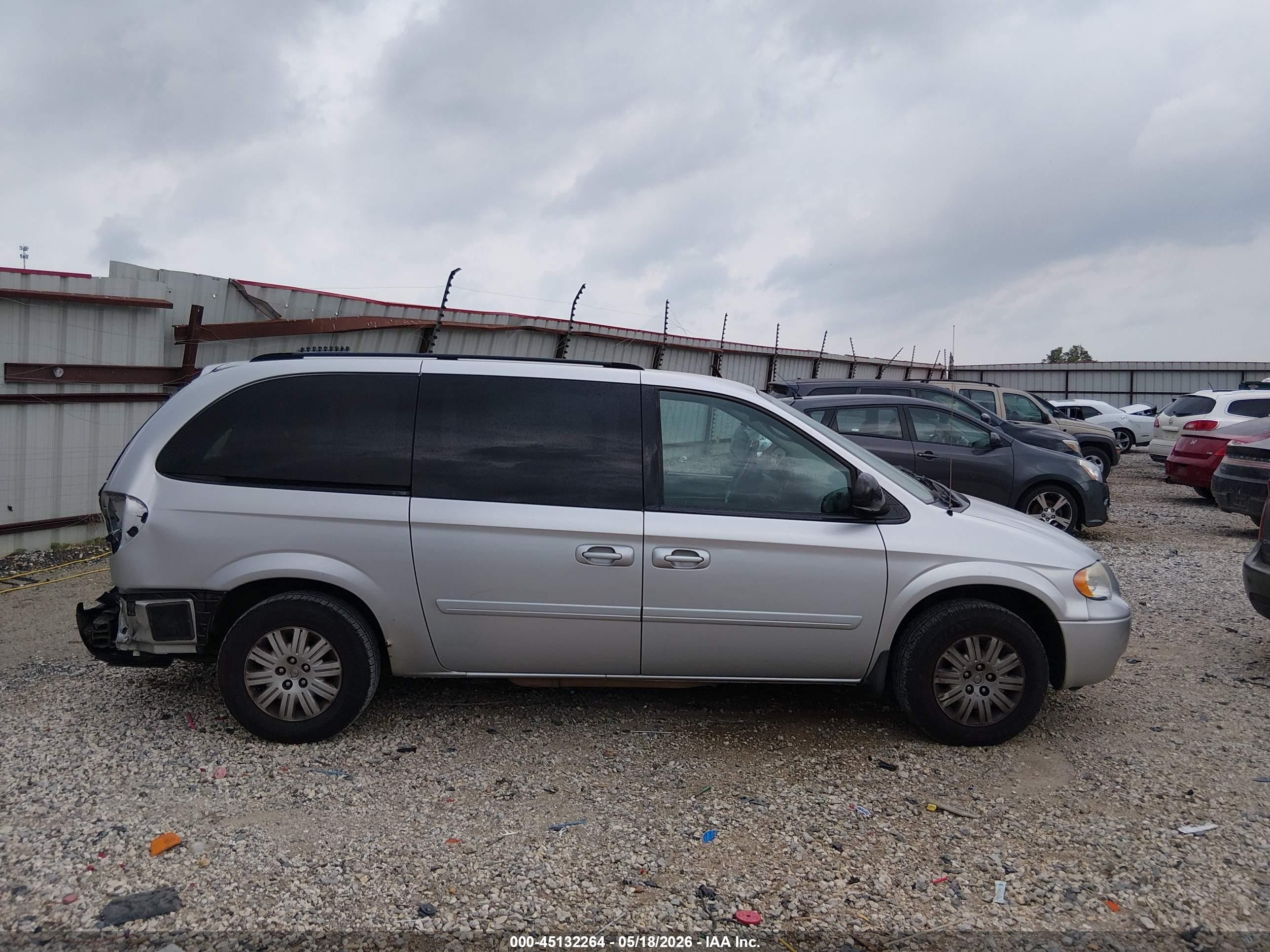2007 Chrysler Town & Country Lx Silver vin: 2A4GP44R87R252597