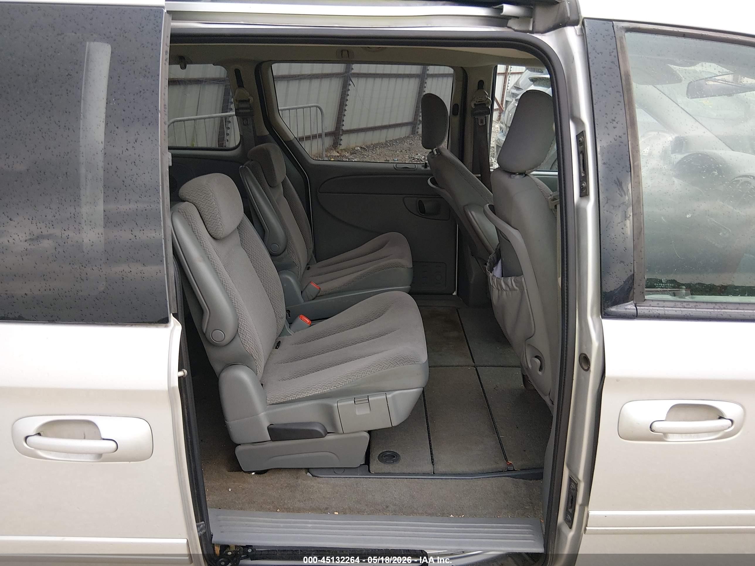 2007 Chrysler Town & Country Lx Silver vin: 2A4GP44R87R252597