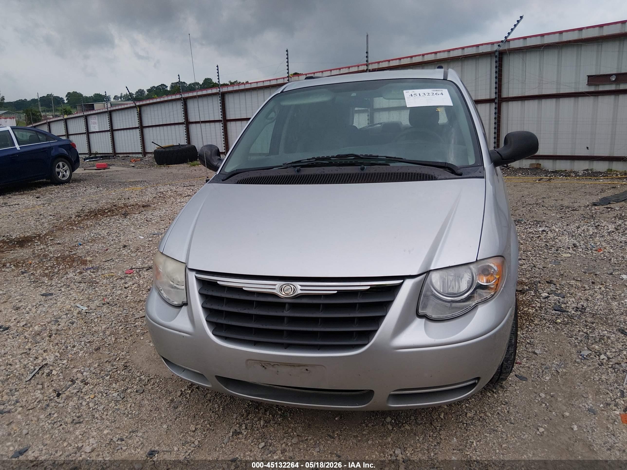 2007 Chrysler Town & Country Lx Silver vin: 2A4GP44R87R252597