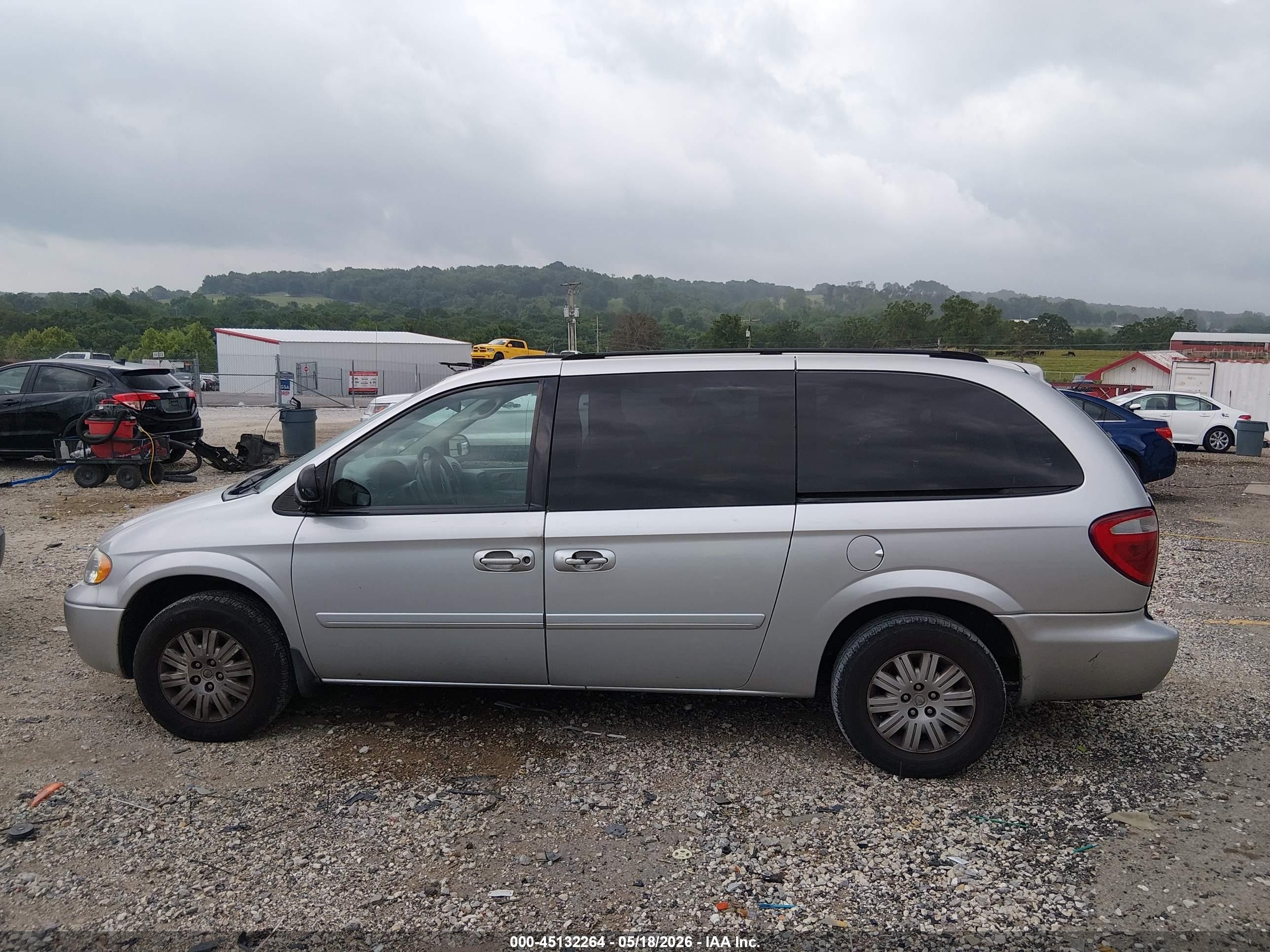 2007 Chrysler Town & Country Lx Silver vin: 2A4GP44R87R252597