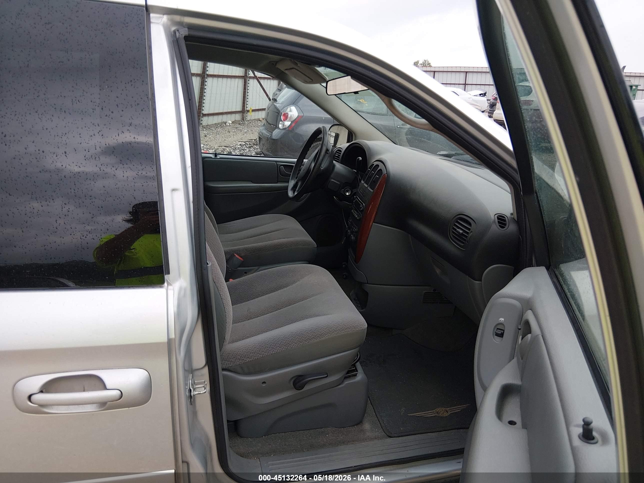 2007 Chrysler Town & Country Lx Silver vin: 2A4GP44R87R252597