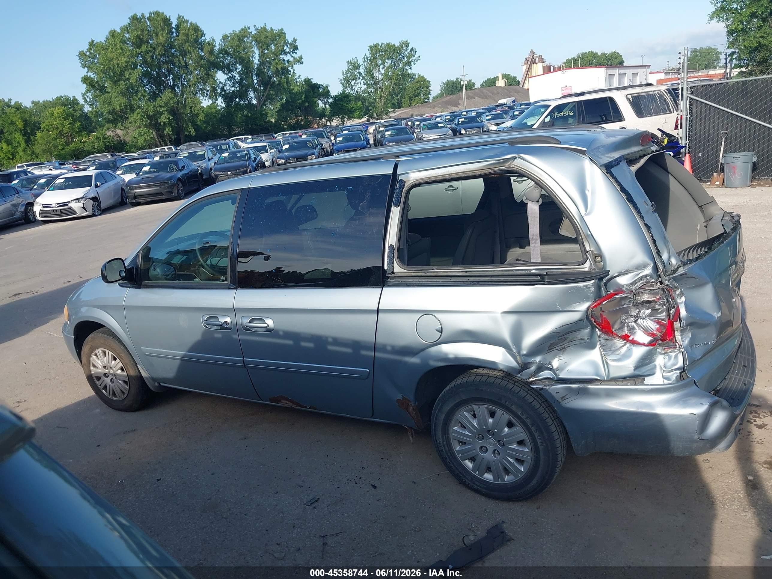 2006 Chrysler Town & Country Lx Gray vin: 2A4GP44R96R873247