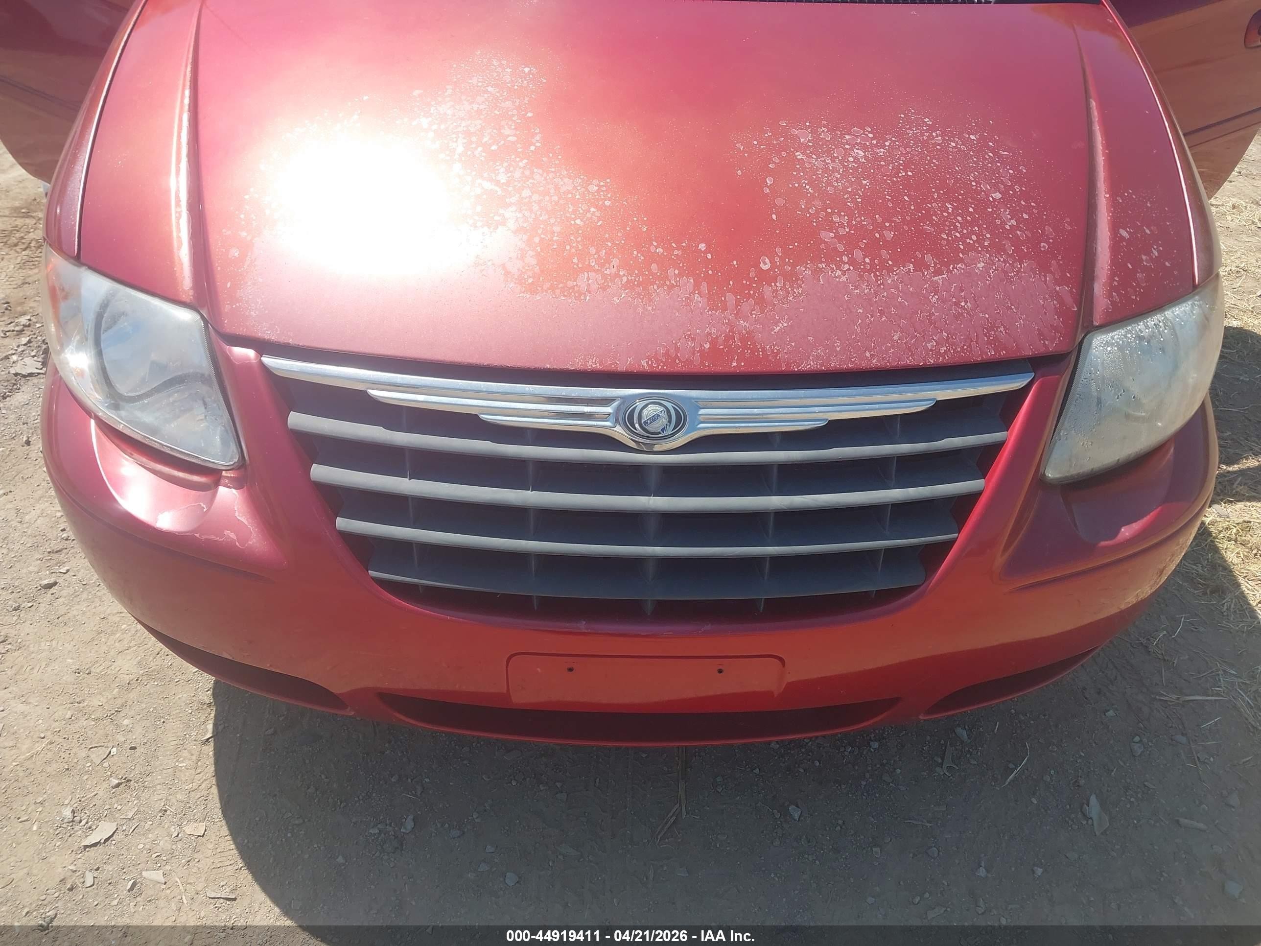 2007 Chrysler Town & Country Lx Red vin: 2A4GP44RX7R236532