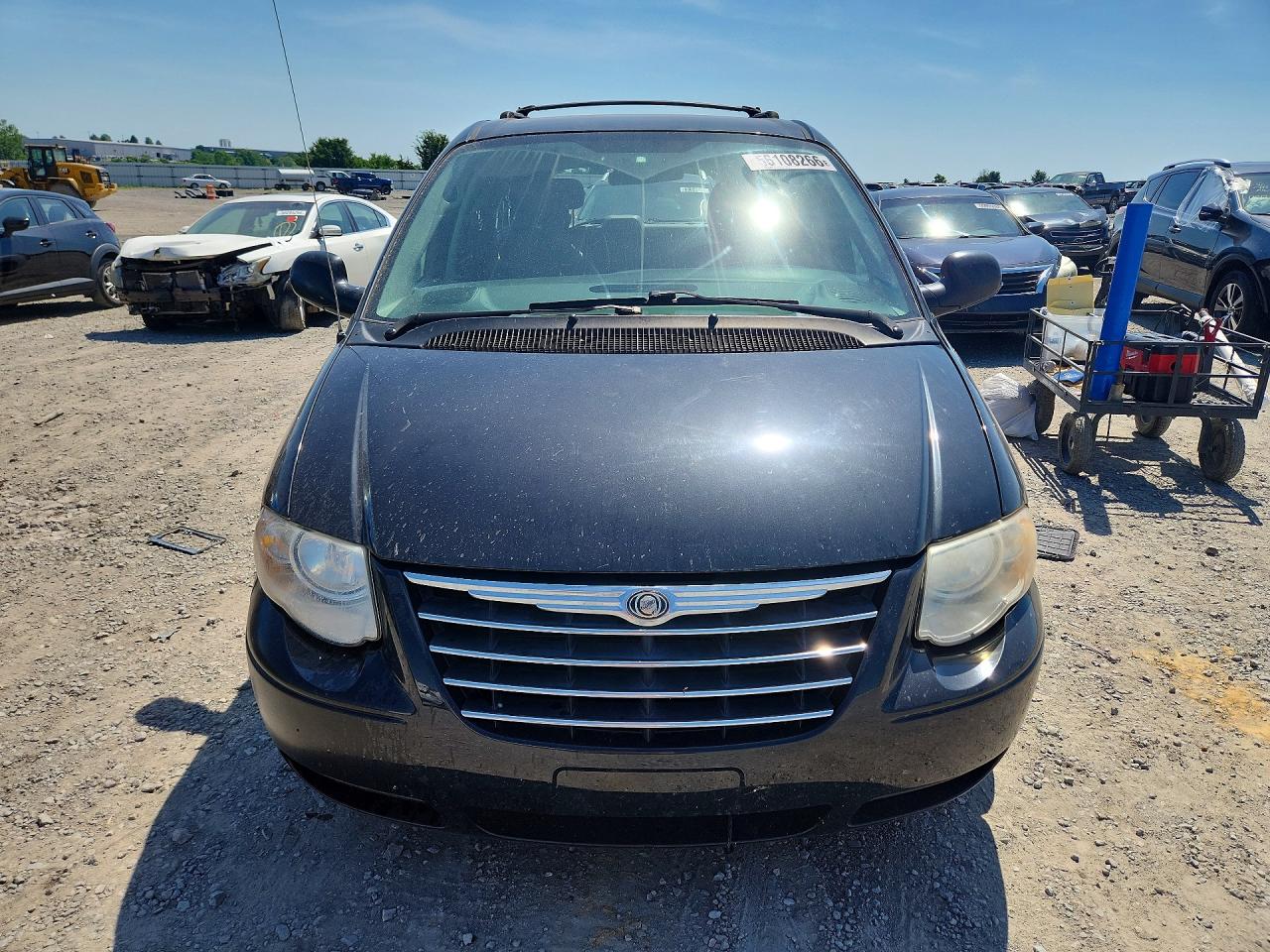 2007 Chrysler Town & Country Lx Черный vin: 2A4GP44RX7R246302