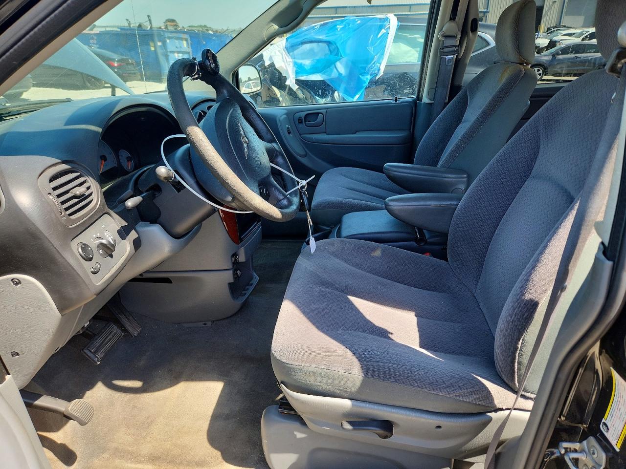 2007 Chrysler Town & Country Lx Черный vin: 2A4GP44RX7R246302