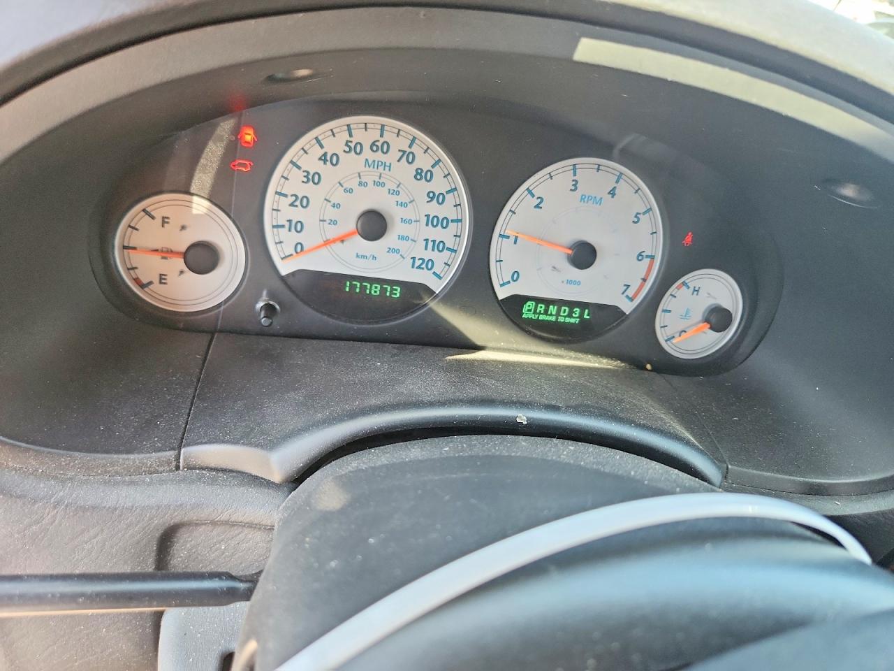 2007 Chrysler Town & Country Lx Черный vin: 2A4GP44RX7R246302