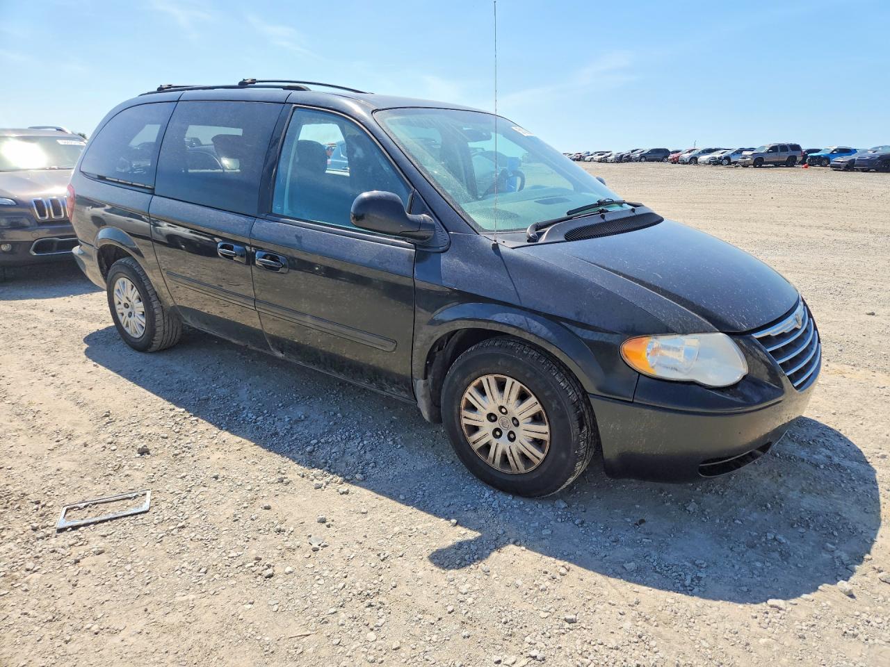 2007 Chrysler Town & Country Lx Черный vin: 2A4GP44RX7R246302