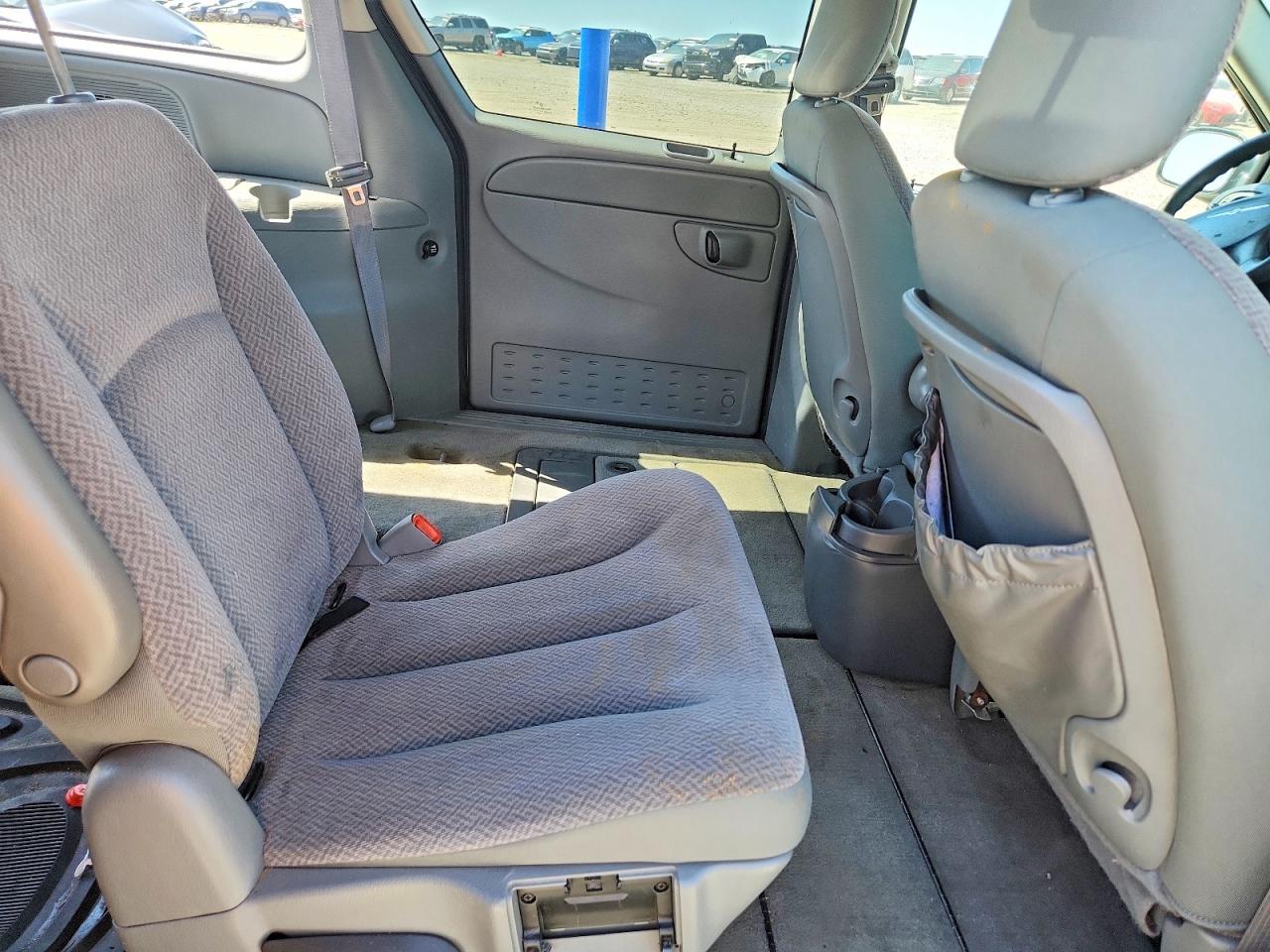2007 Chrysler Town & Country Lx Черный vin: 2A4GP44RX7R246302