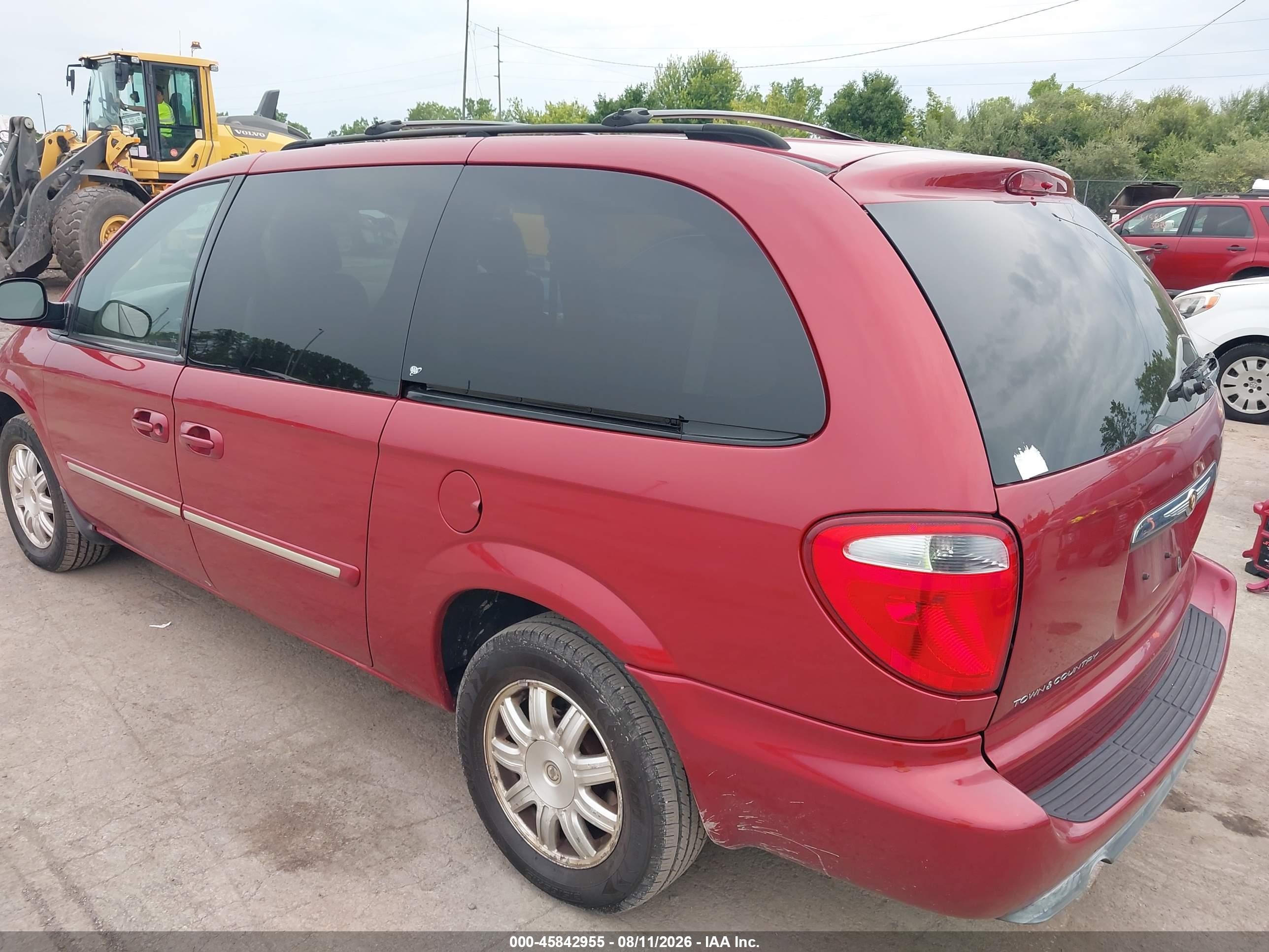 2006 Chrysler Town & Country Touring Red vin: 2A4GP54L06R845399