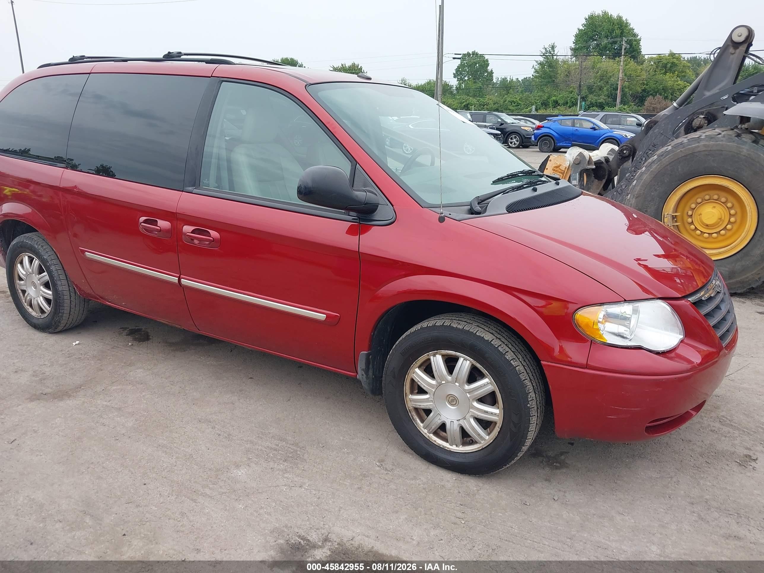 2006 Chrysler Town & Country Touring Red vin: 2A4GP54L06R845399