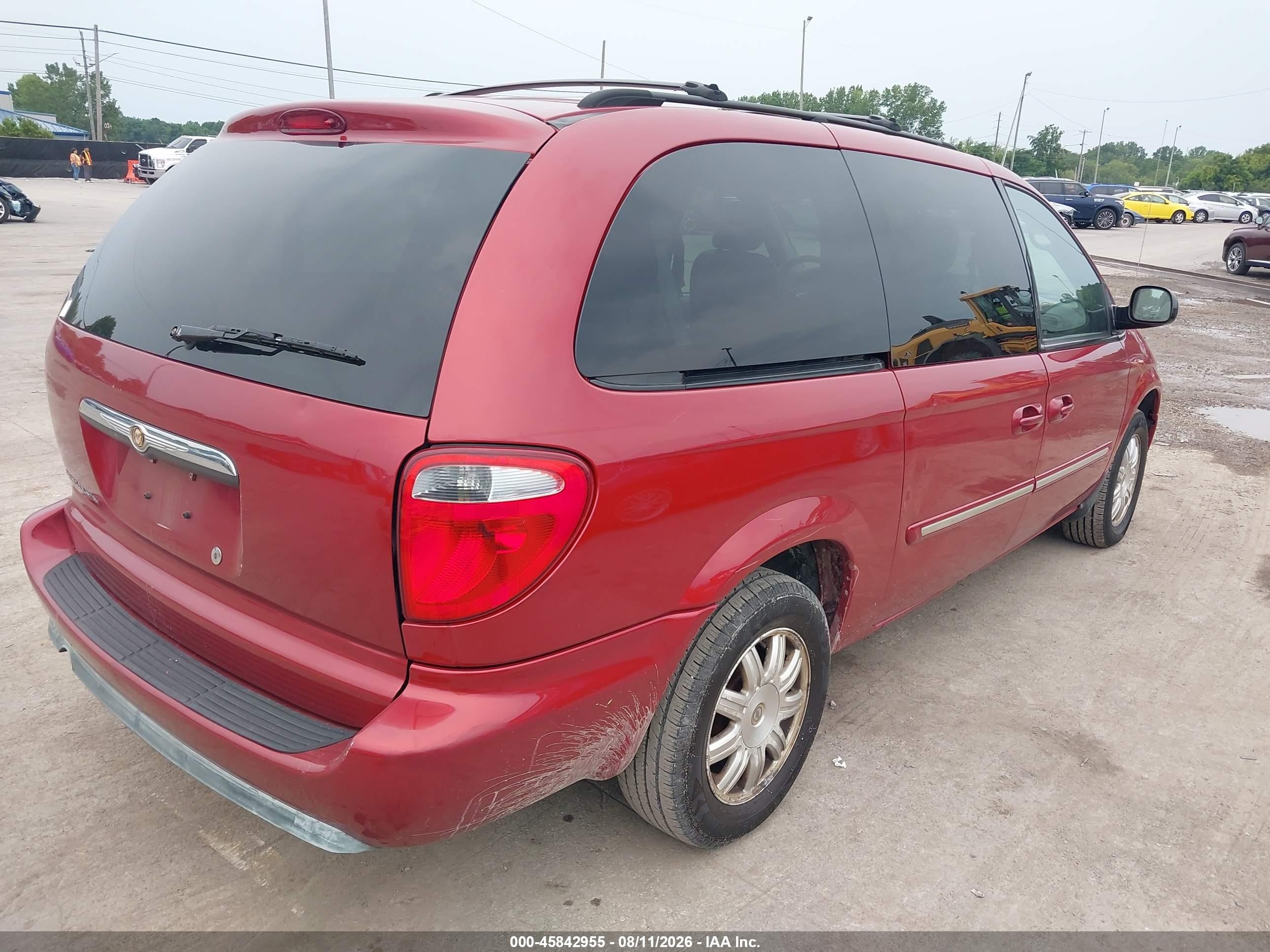 2006 Chrysler Town & Country Touring Red vin: 2A4GP54L06R845399