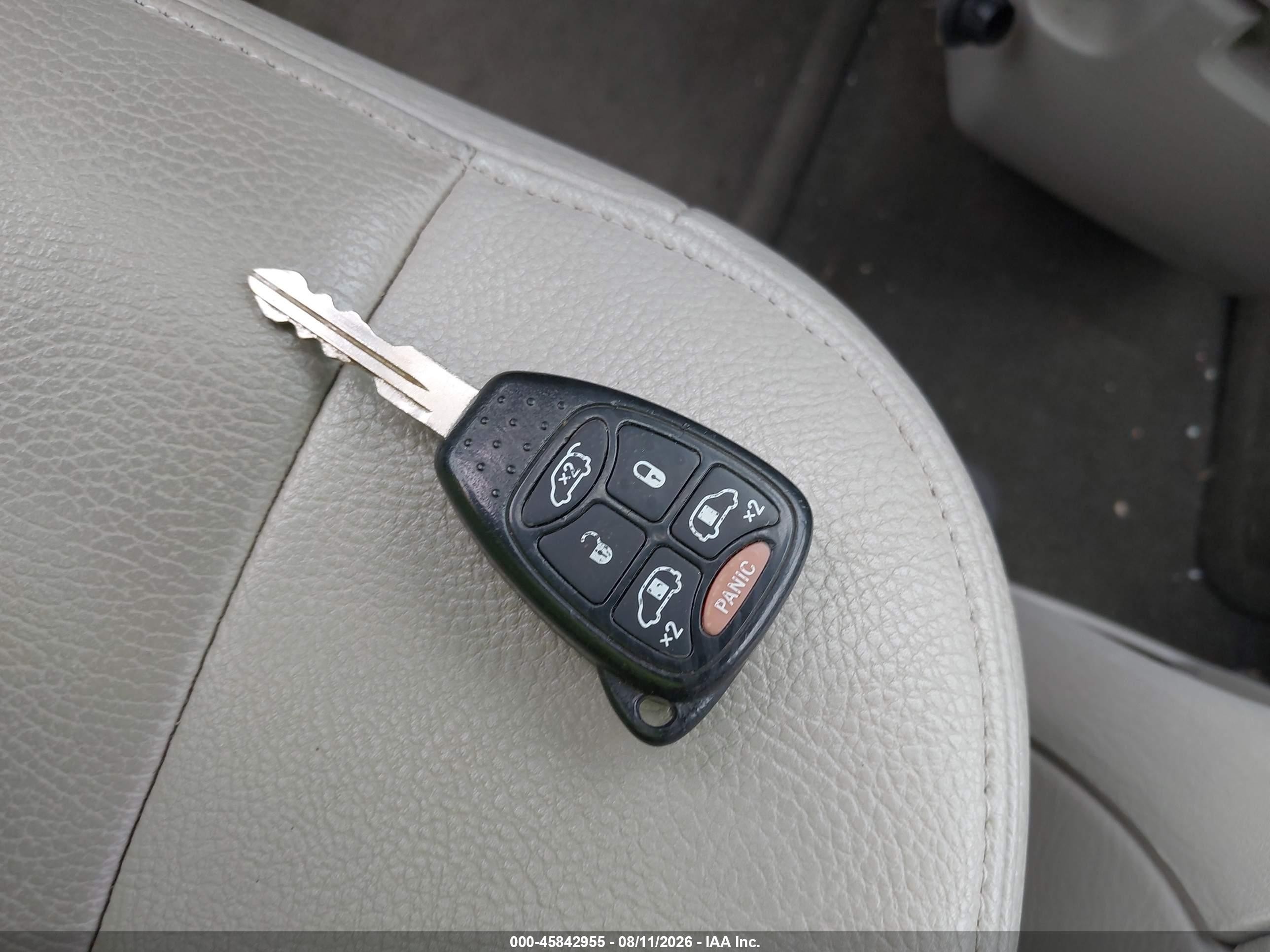 2006 Chrysler Town & Country Touring Red vin: 2A4GP54L06R845399
