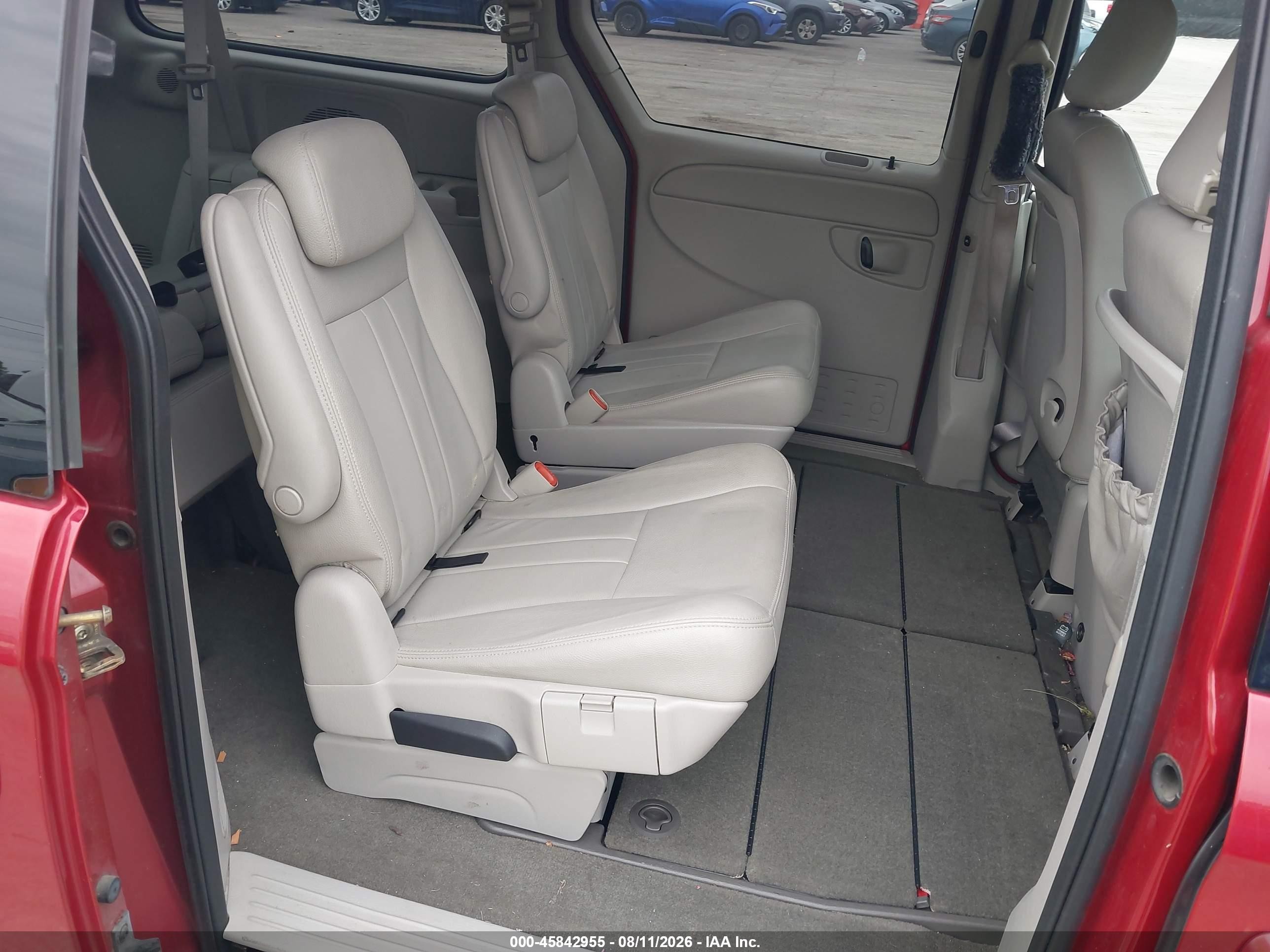 2006 Chrysler Town & Country Touring Red vin: 2A4GP54L06R845399