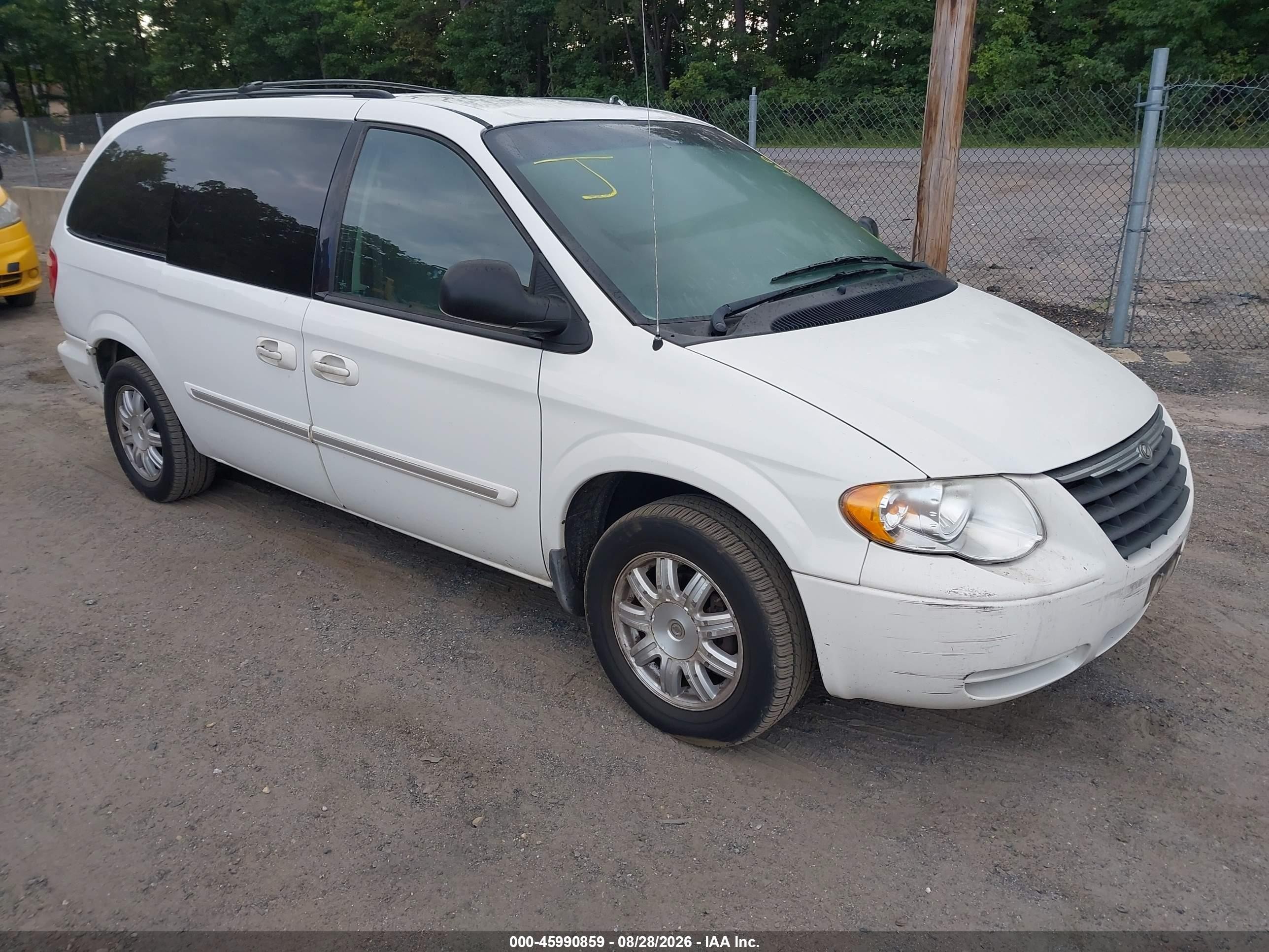 2006 Chrysler Town & Country Touring White vin: 2A4GP54L06R866219
