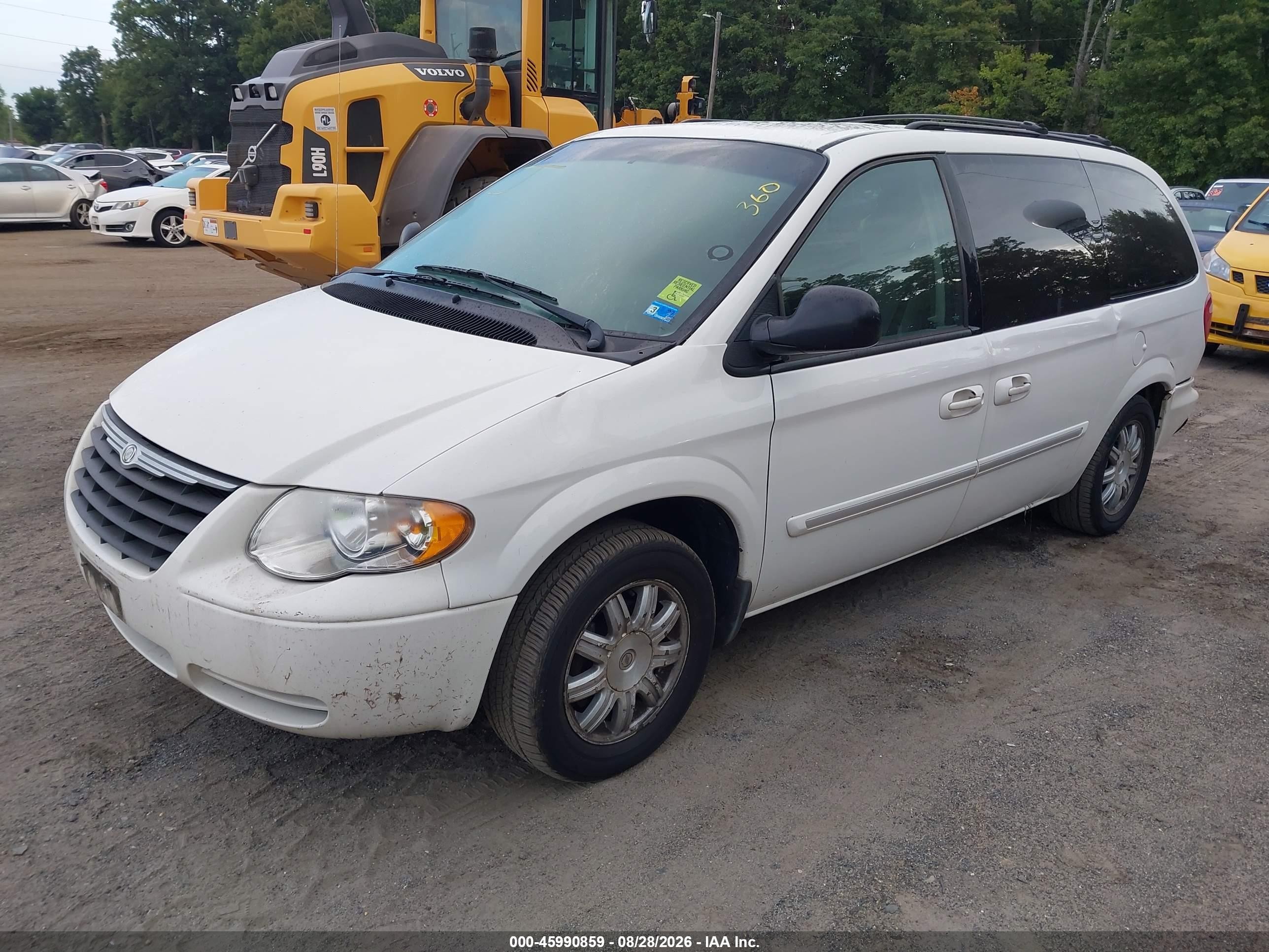 2006 Chrysler Town & Country Touring White vin: 2A4GP54L06R866219