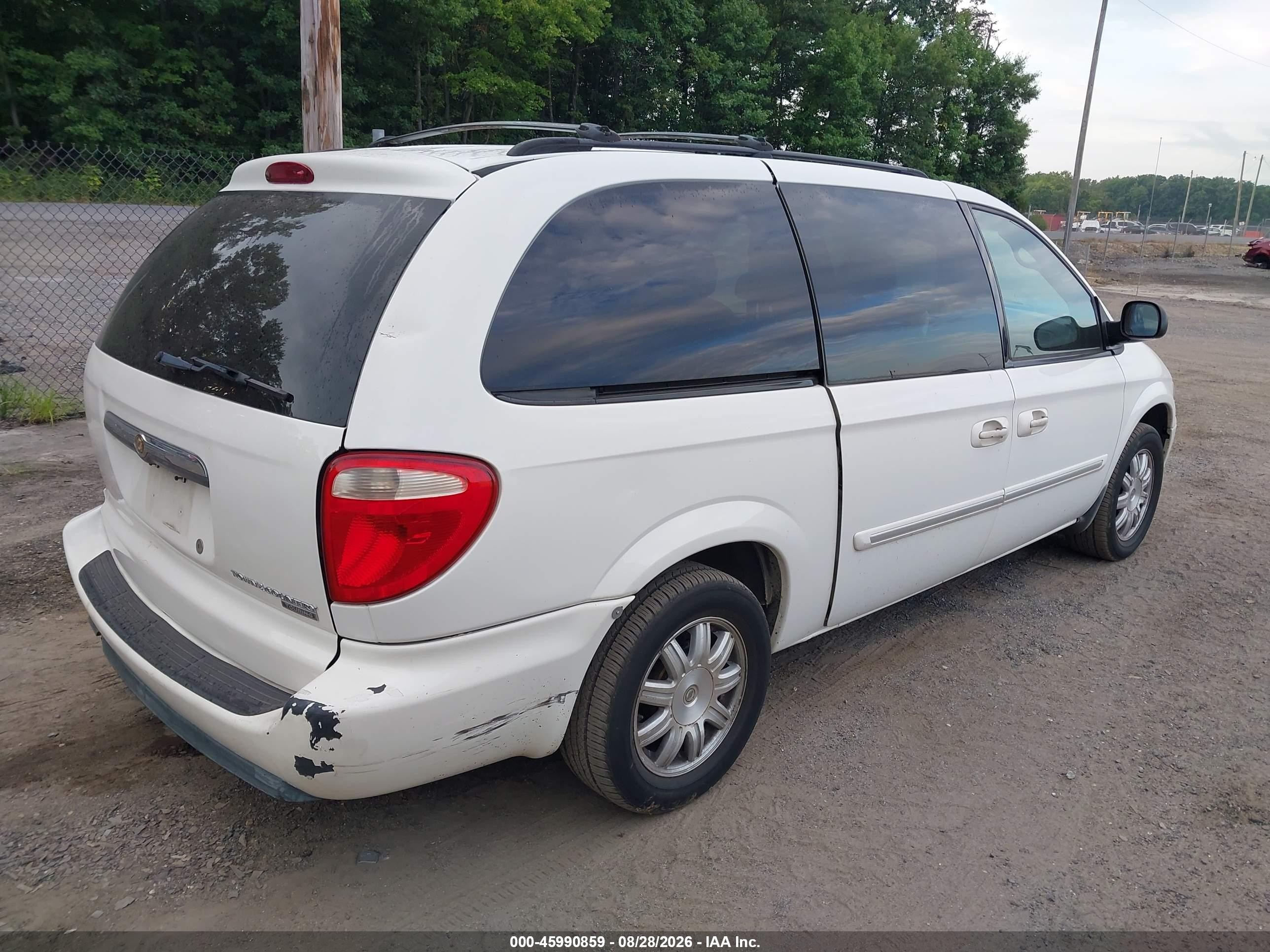 2006 Chrysler Town & Country Touring White vin: 2A4GP54L06R866219