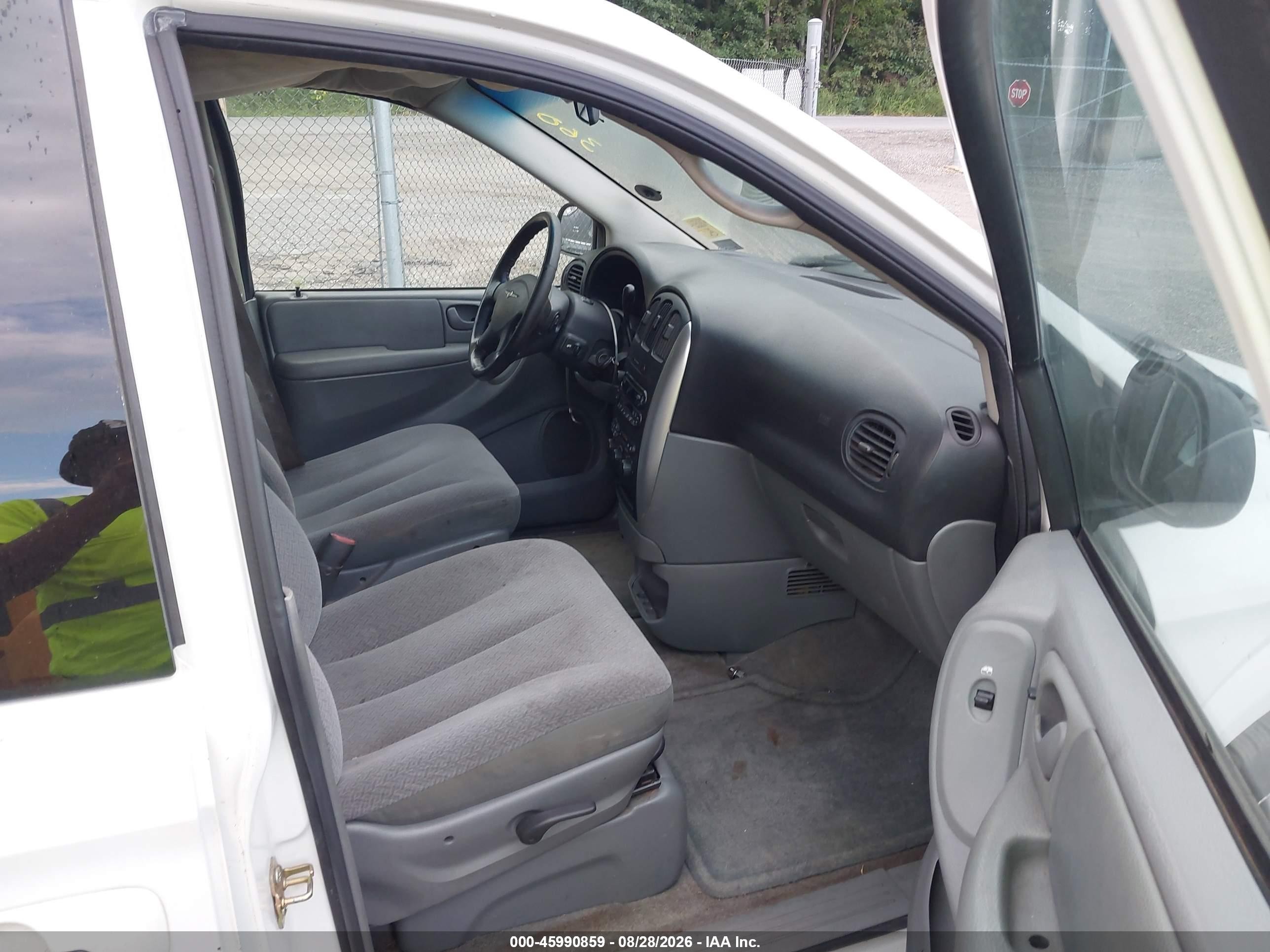 2006 Chrysler Town & Country Touring White vin: 2A4GP54L06R866219