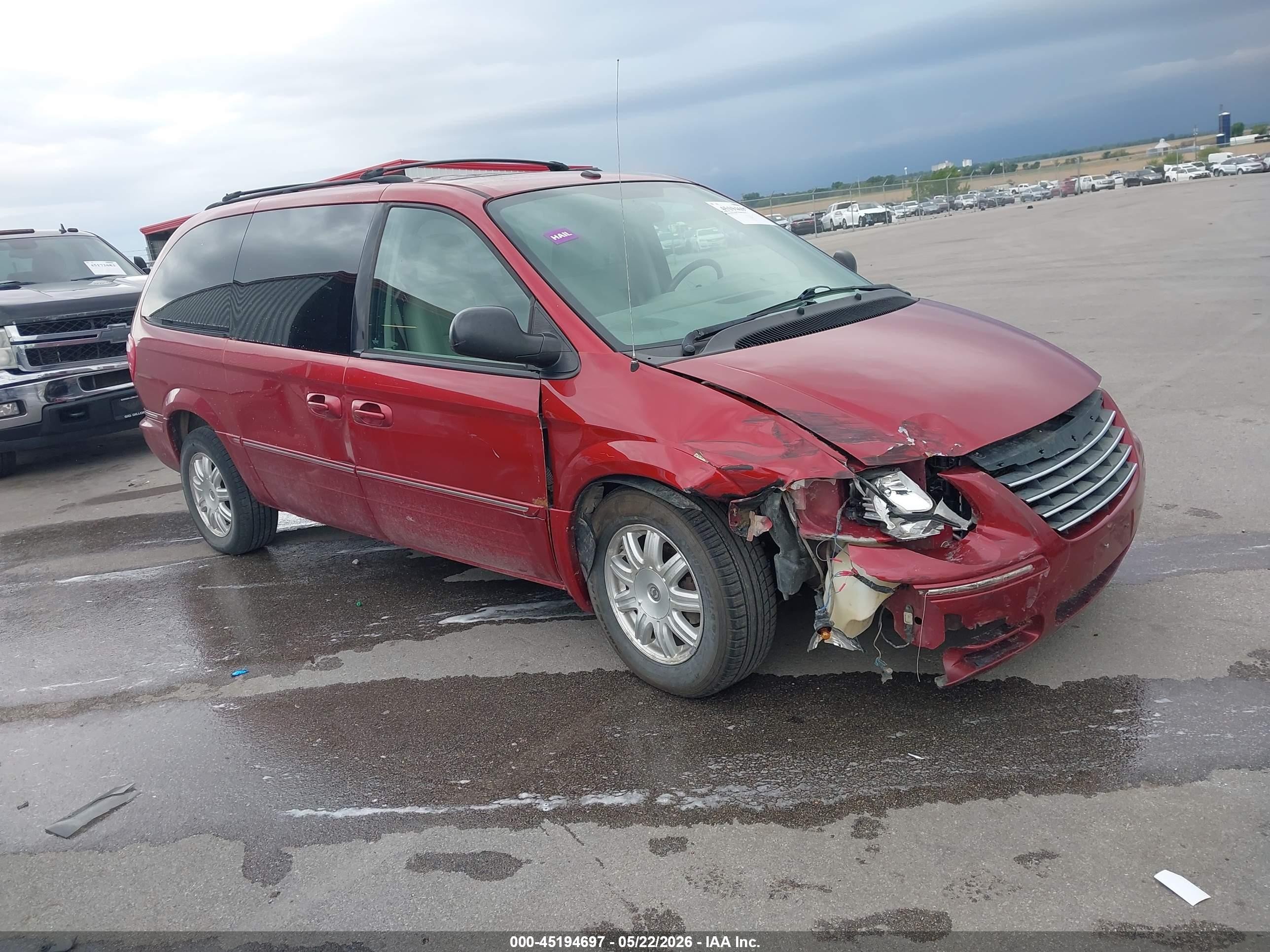 2006 Chrysler Town & Country Touring Red vin: 2A4GP54L06R884428