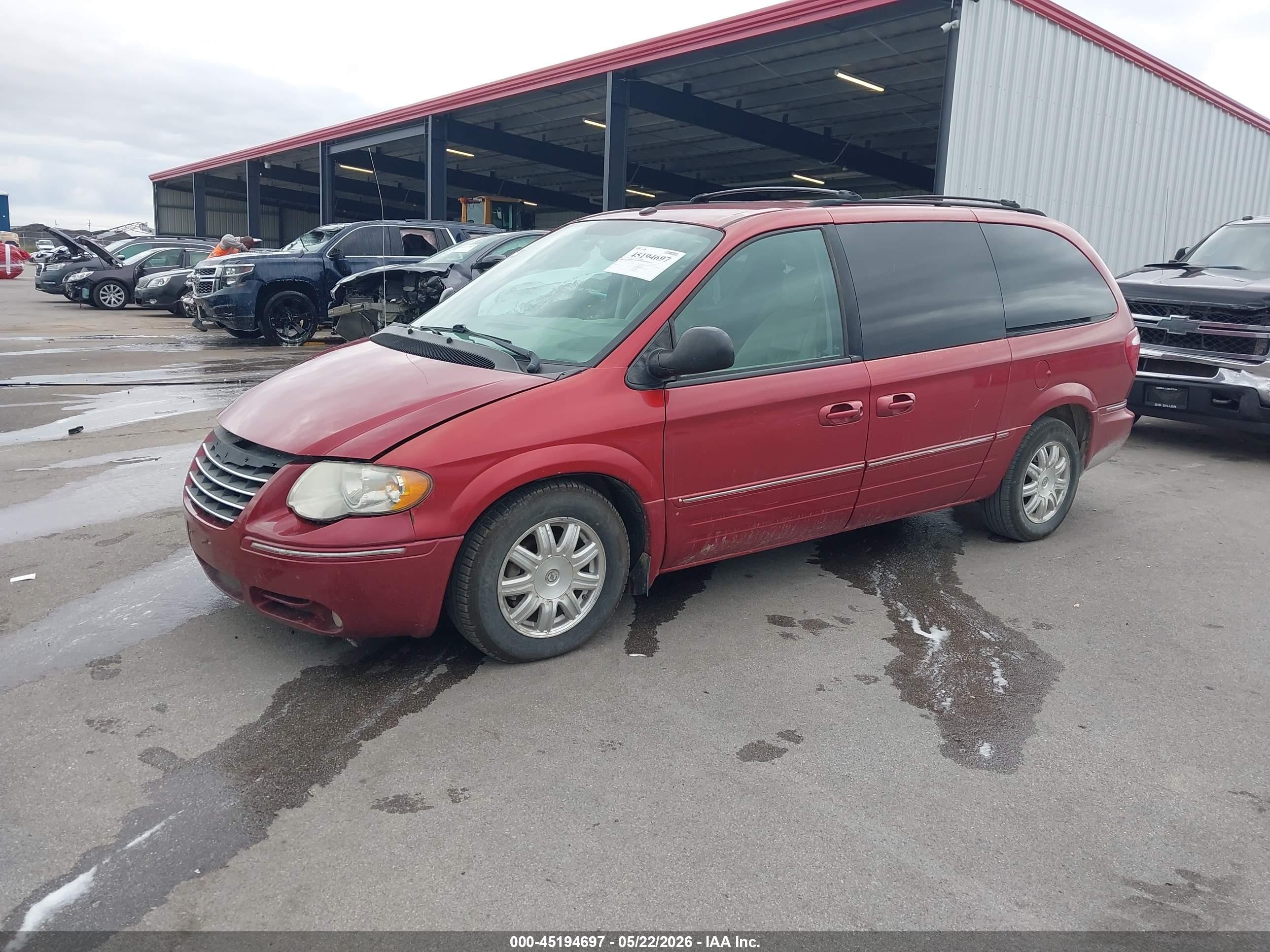 2006 Chrysler Town & Country Touring Red vin: 2A4GP54L06R884428