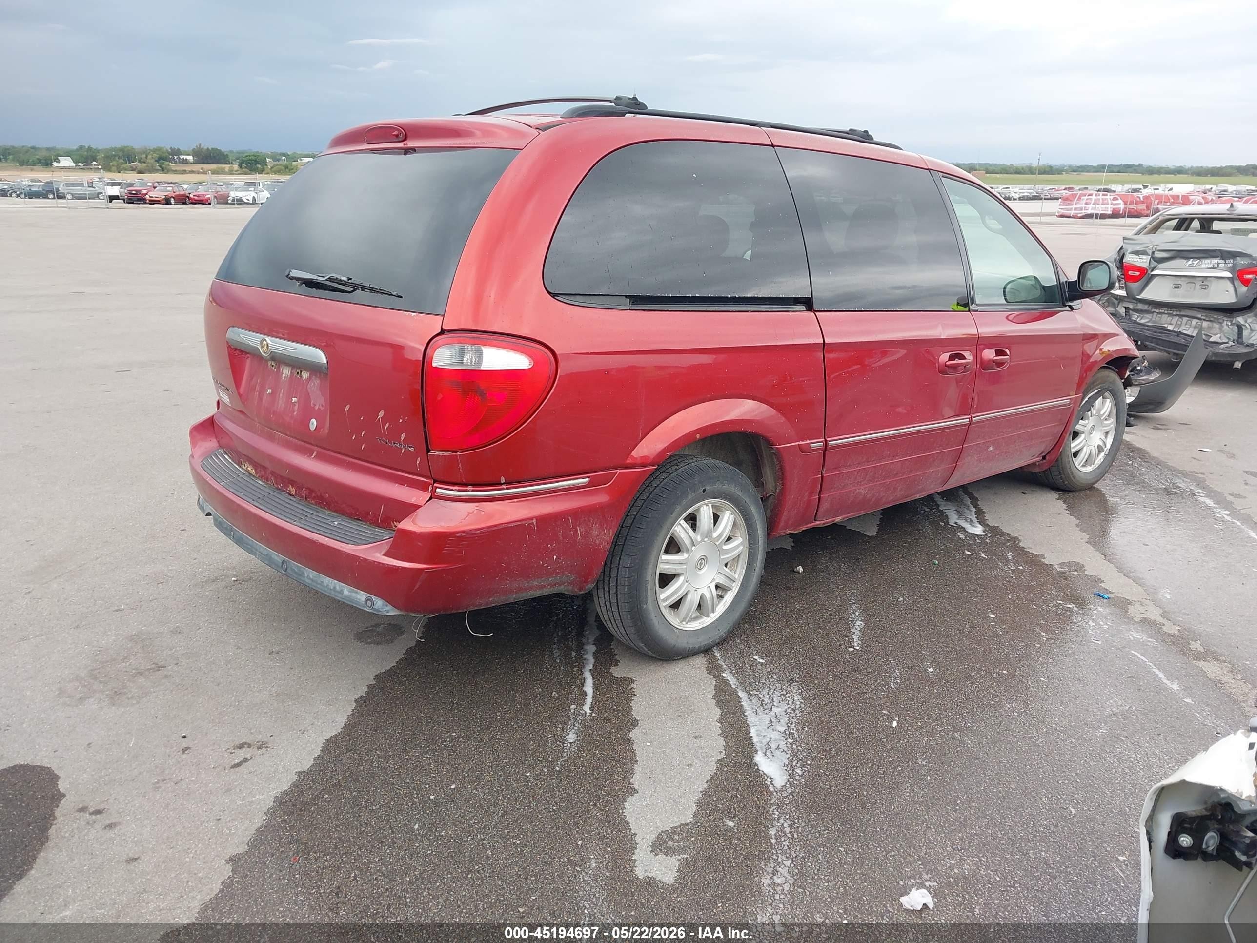 2006 Chrysler Town & Country Touring Red vin: 2A4GP54L06R884428