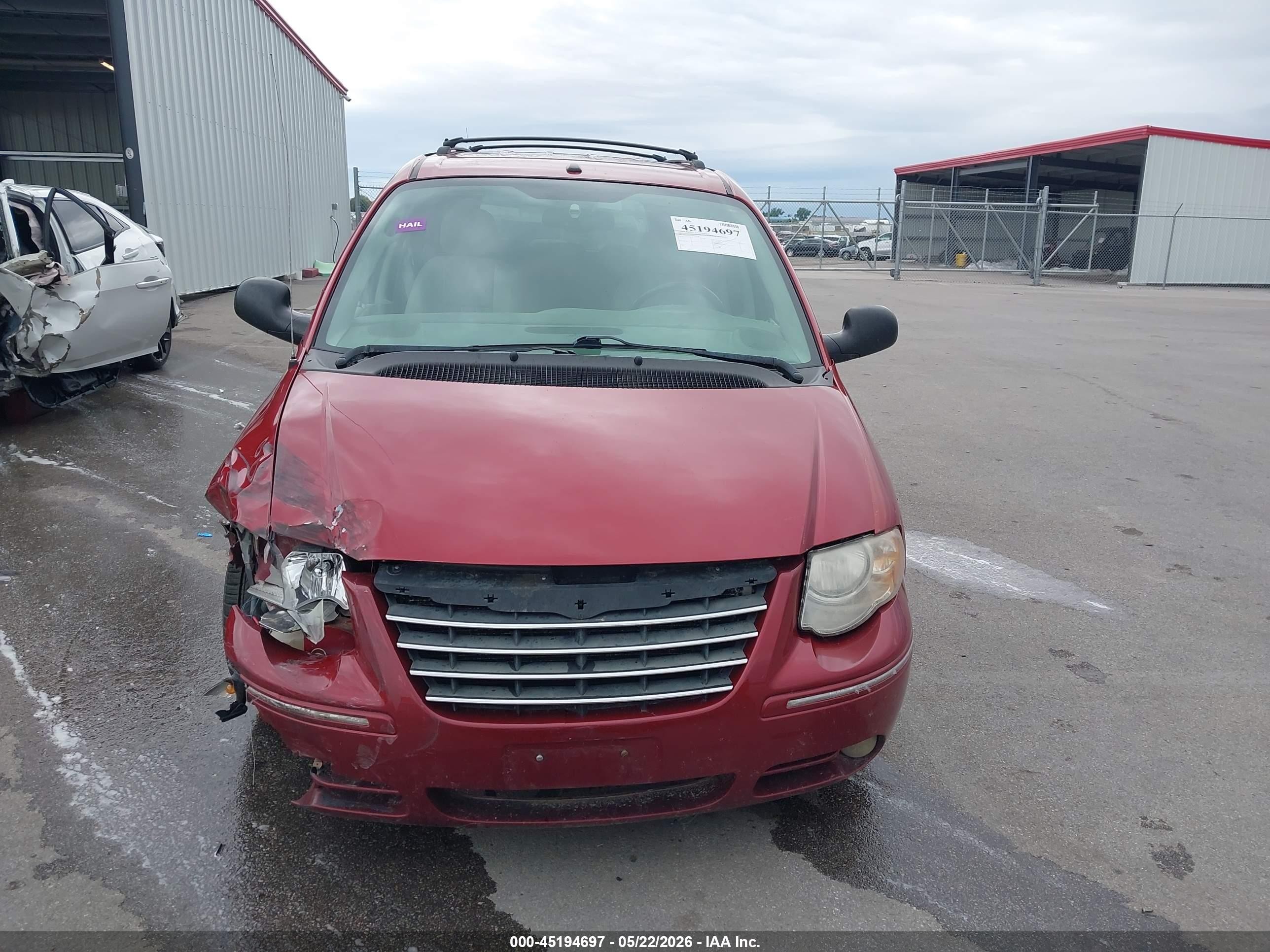 2006 Chrysler Town & Country Touring Red vin: 2A4GP54L06R884428