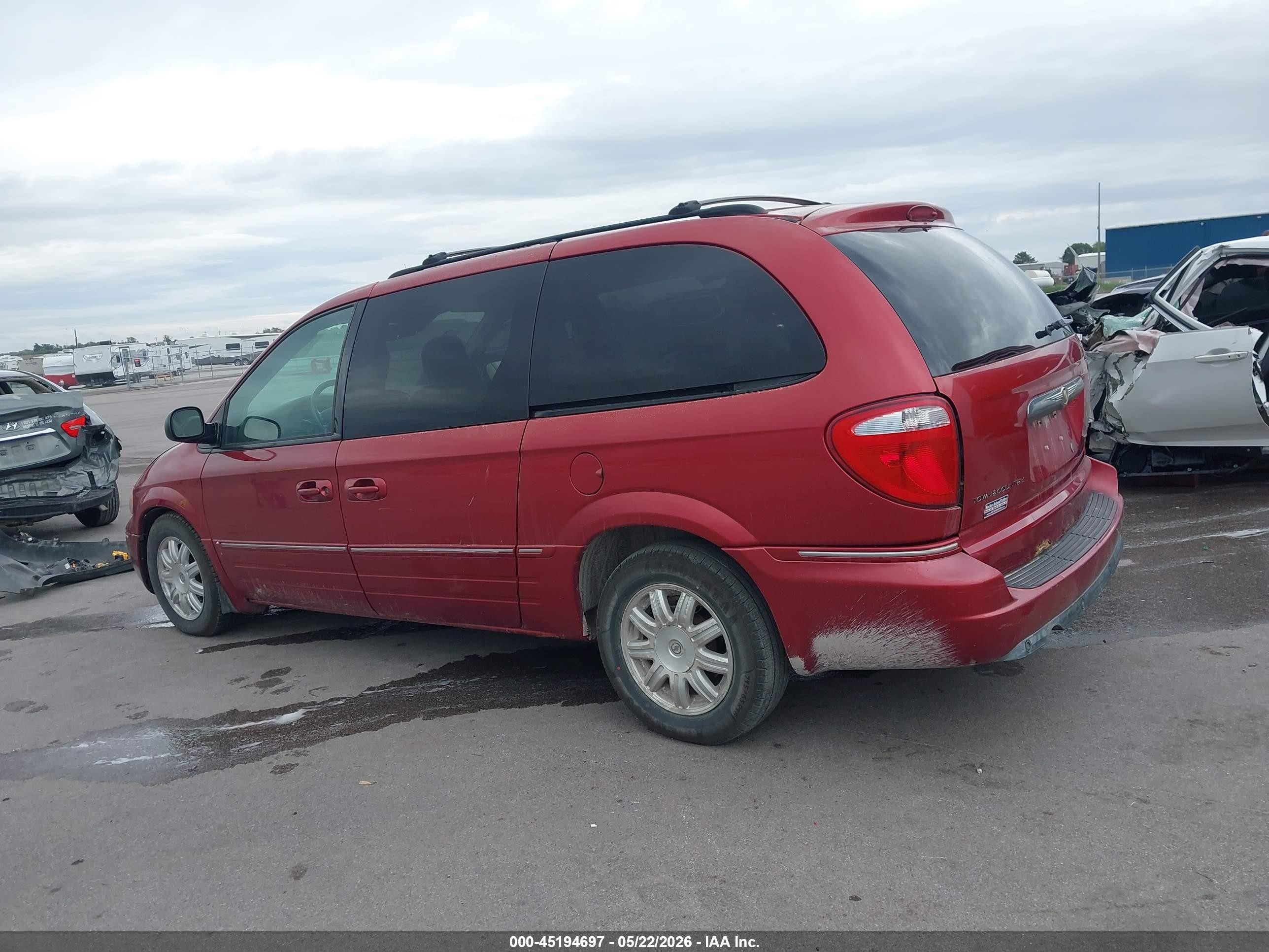 2006 Chrysler Town & Country Touring Red vin: 2A4GP54L06R884428