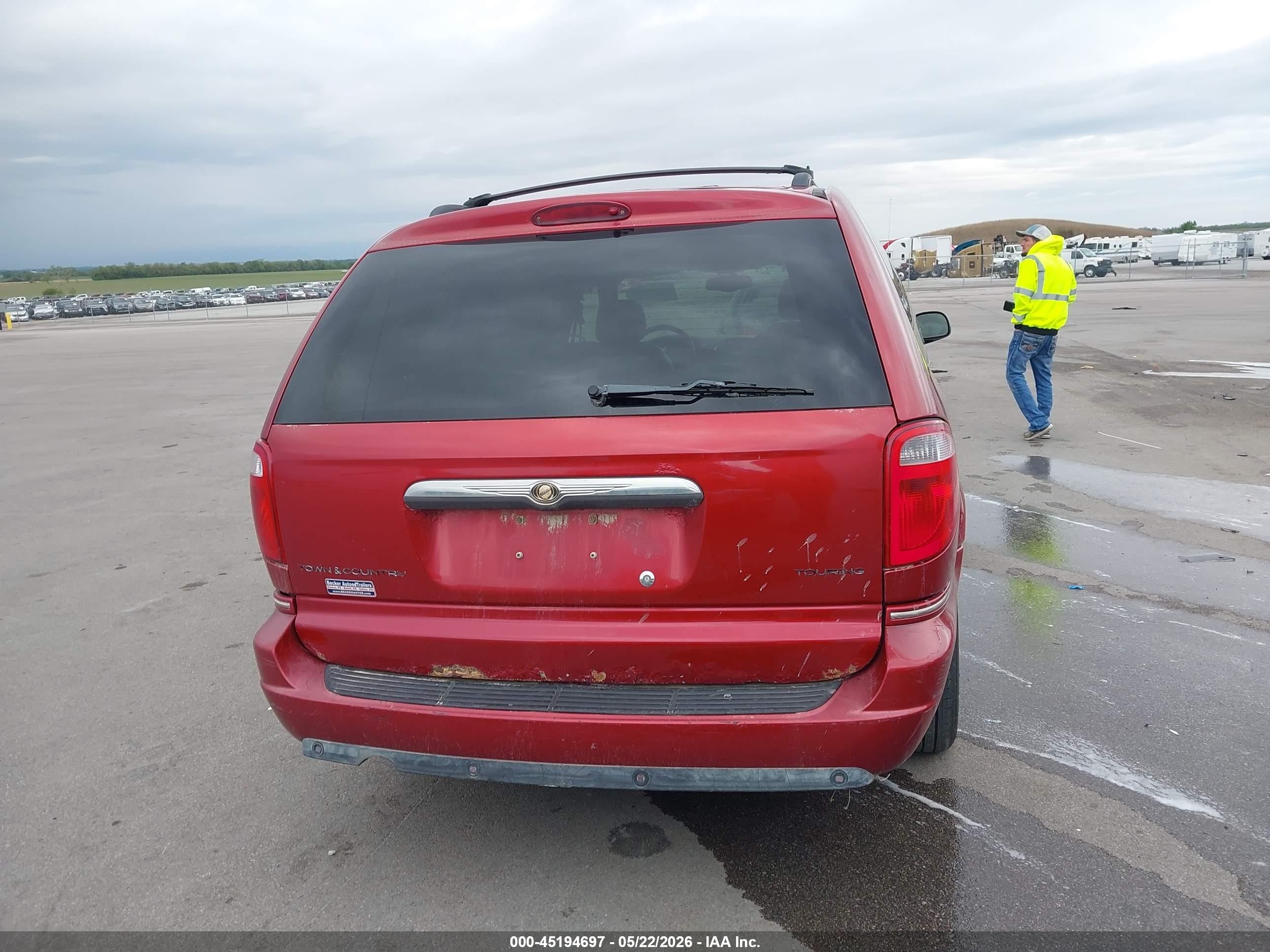 2006 Chrysler Town & Country Touring Red vin: 2A4GP54L06R884428
