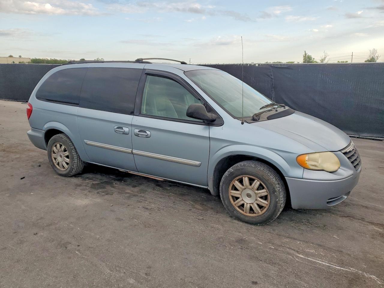 2006 Chrysler Town & Country Touring Blue vin: 2A4GP54L16R728835