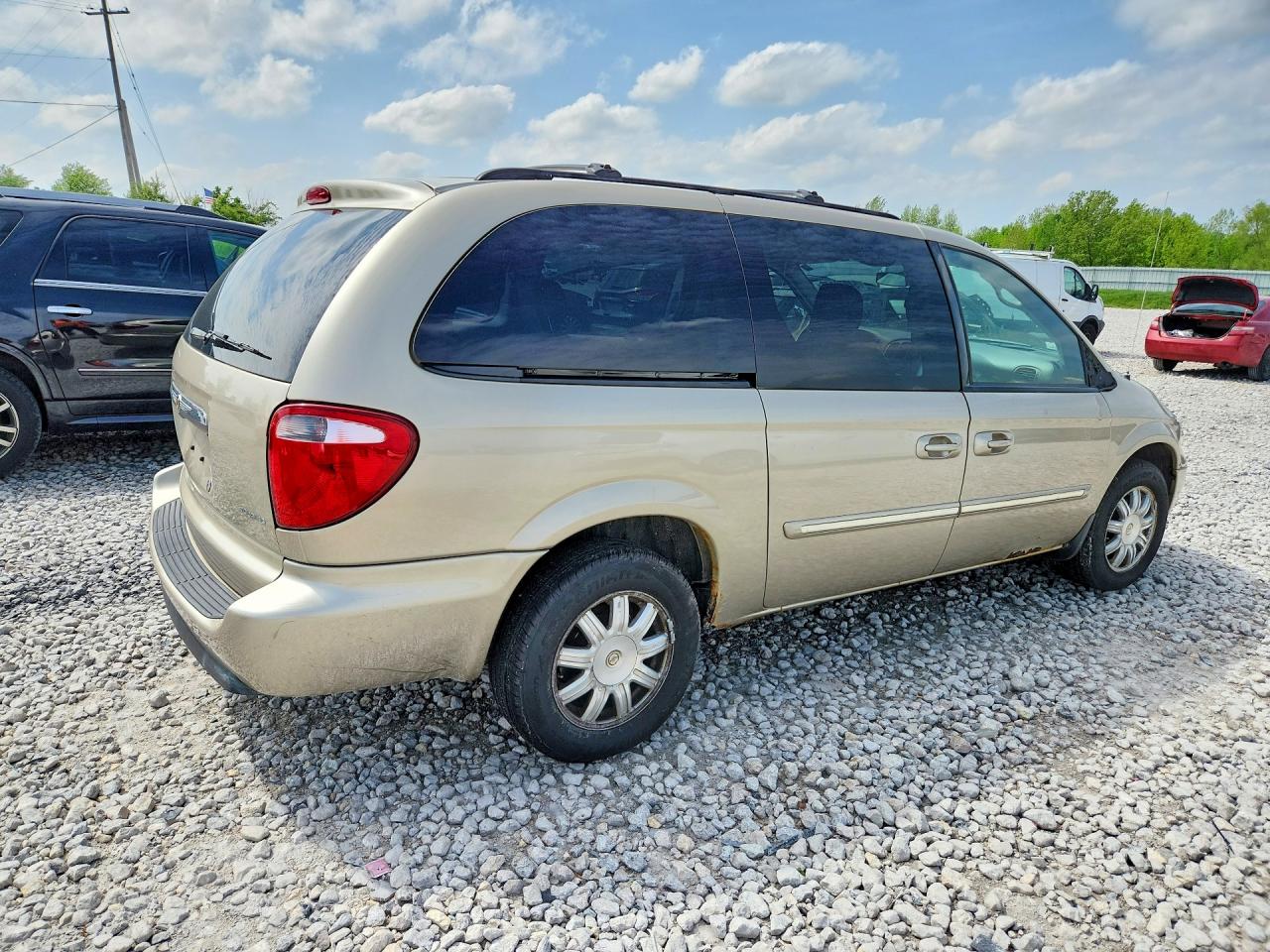 2006 Chrysler Town & Country Touring Gold vin: 2A4GP54L16R923270