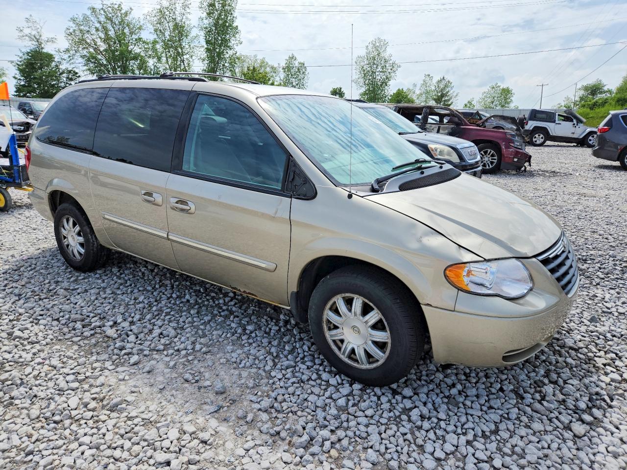 2006 Chrysler Town & Country Touring Gold vin: 2A4GP54L16R923270