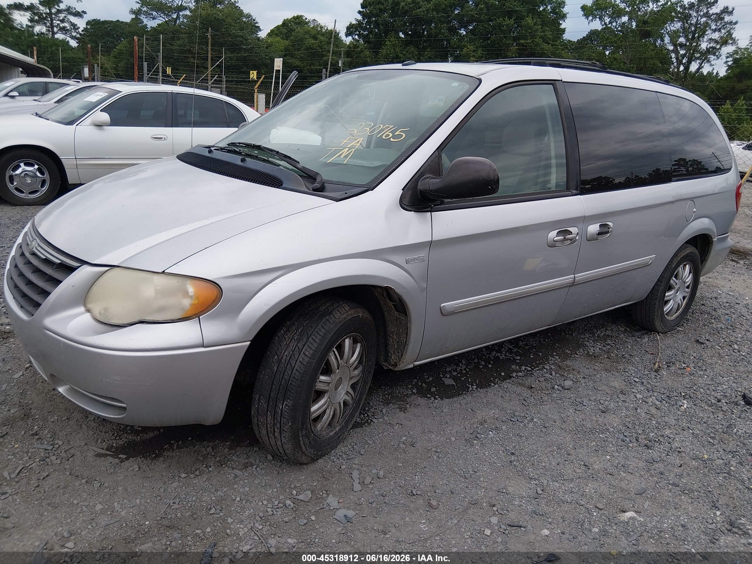 2007 Chrysler Town & Country Touring Silver vin: 2A4GP54L17R230765
