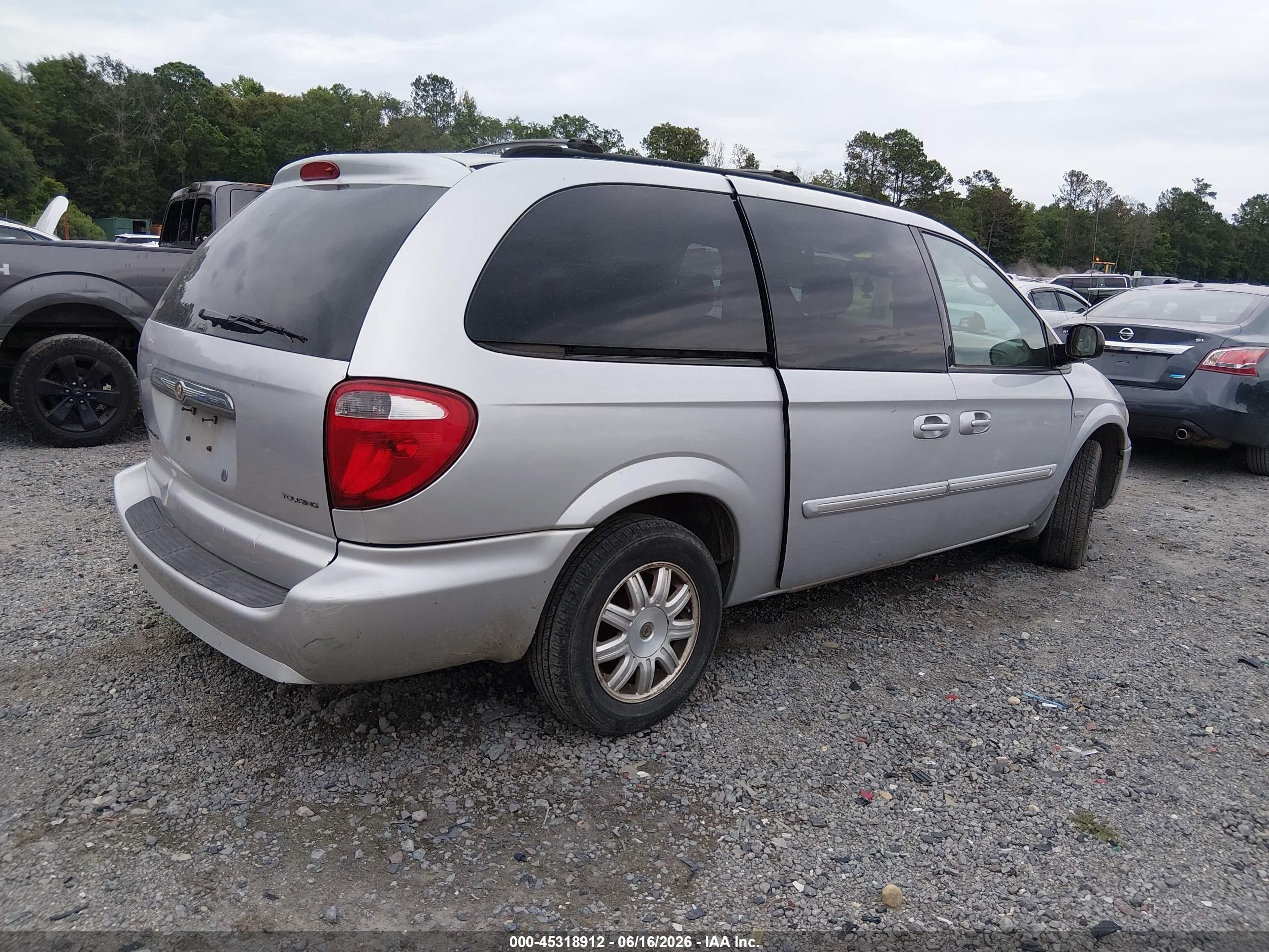 2007 Chrysler Town & Country Touring Silver vin: 2A4GP54L17R230765