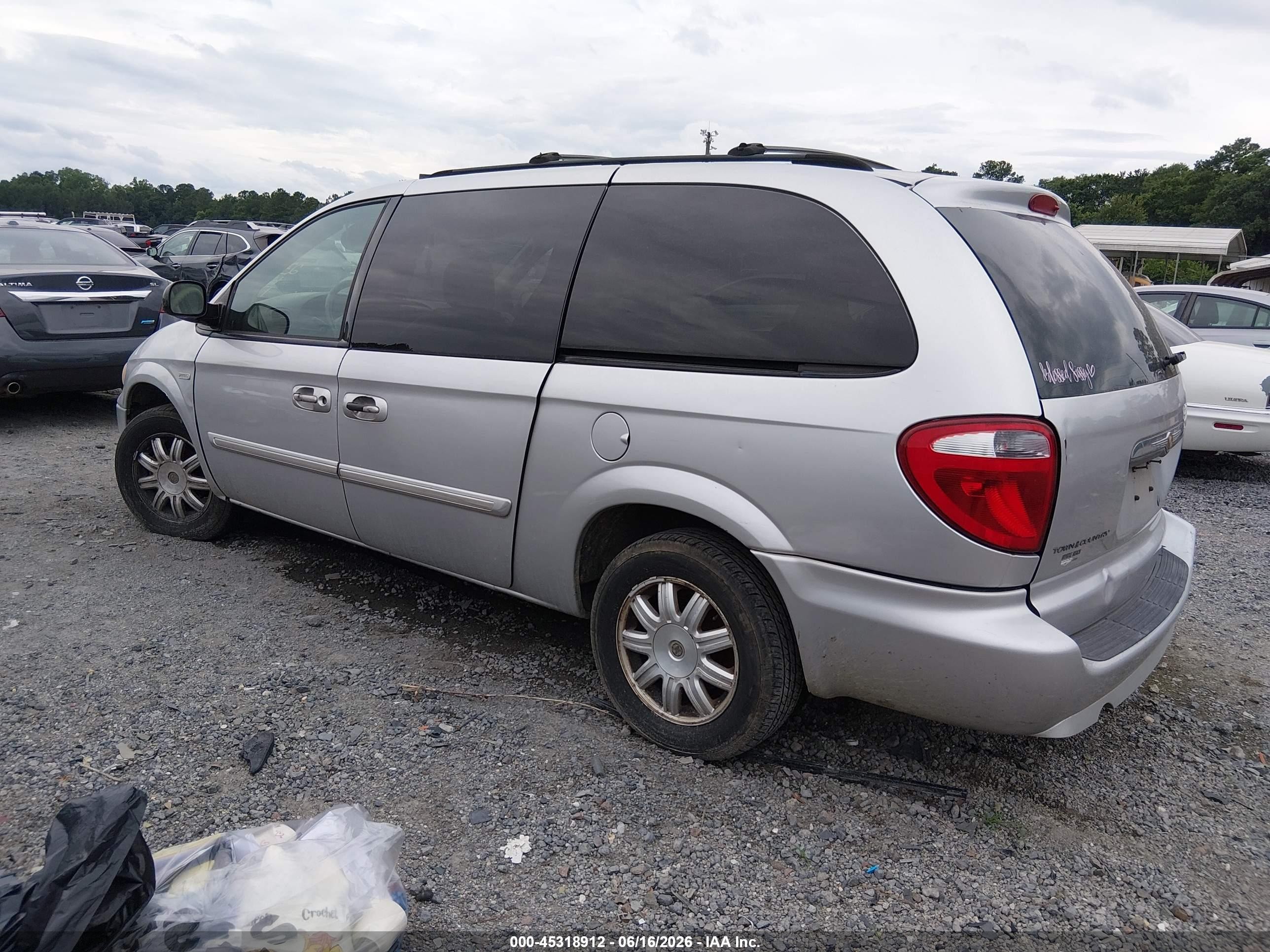 2007 Chrysler Town & Country Touring Silver vin: 2A4GP54L17R230765