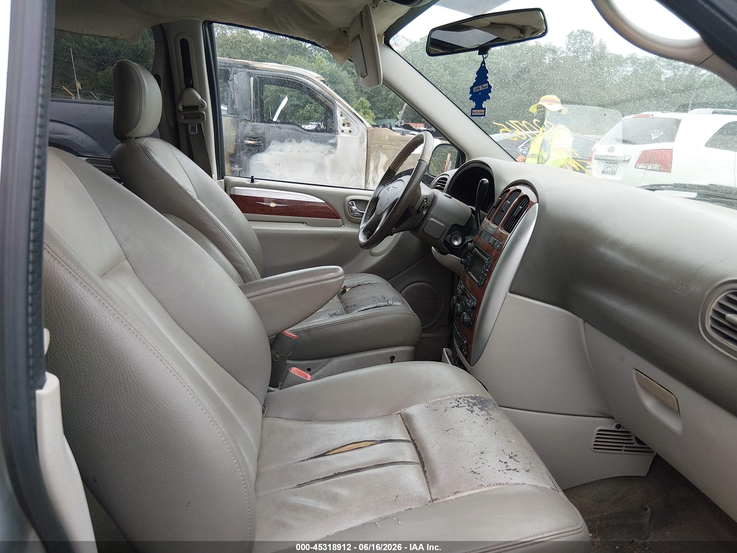 2007 Chrysler Town & Country Touring Silver vin: 2A4GP54L17R230765