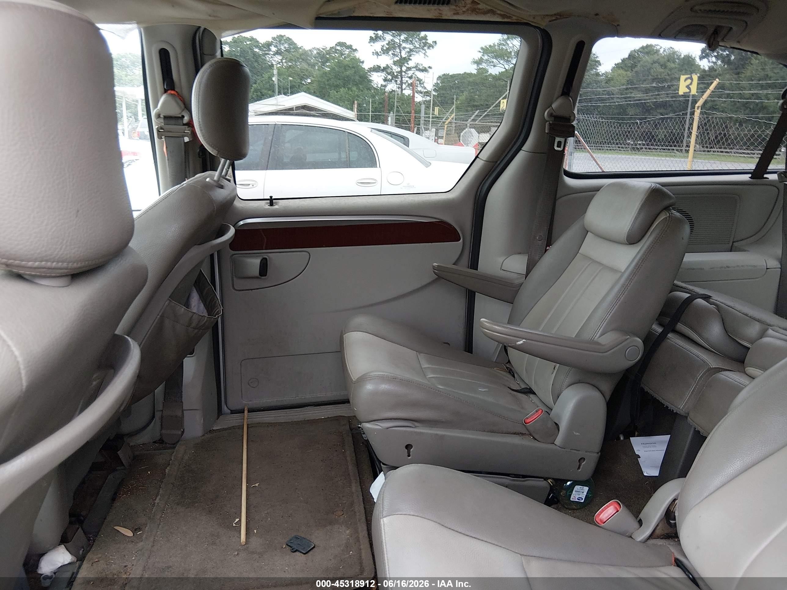 2007 Chrysler Town & Country Touring Silver vin: 2A4GP54L17R230765